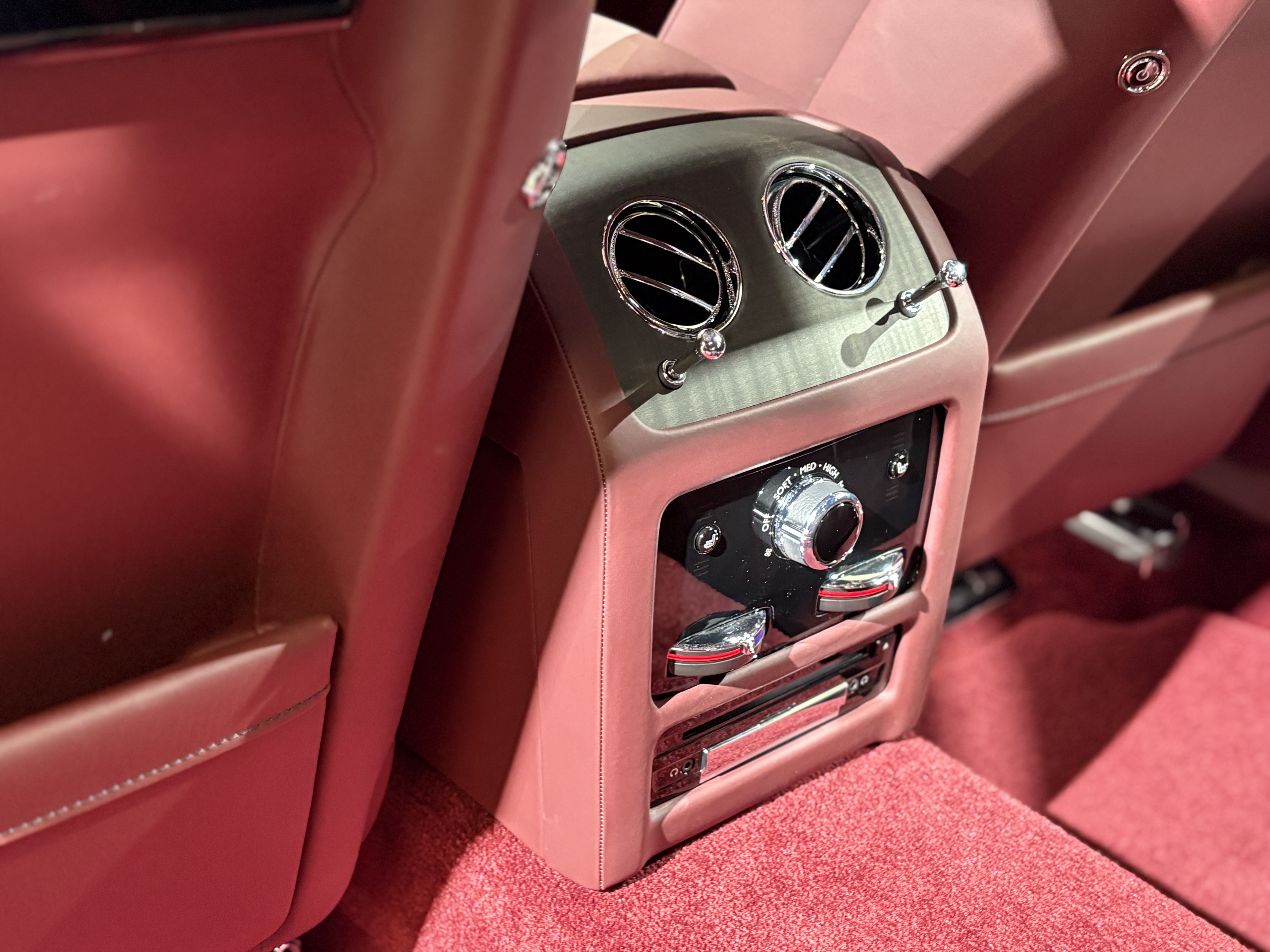 劳斯莱斯 古思特 2022 #18 劳斯莱斯 古思特 2022 汽车图片 #18