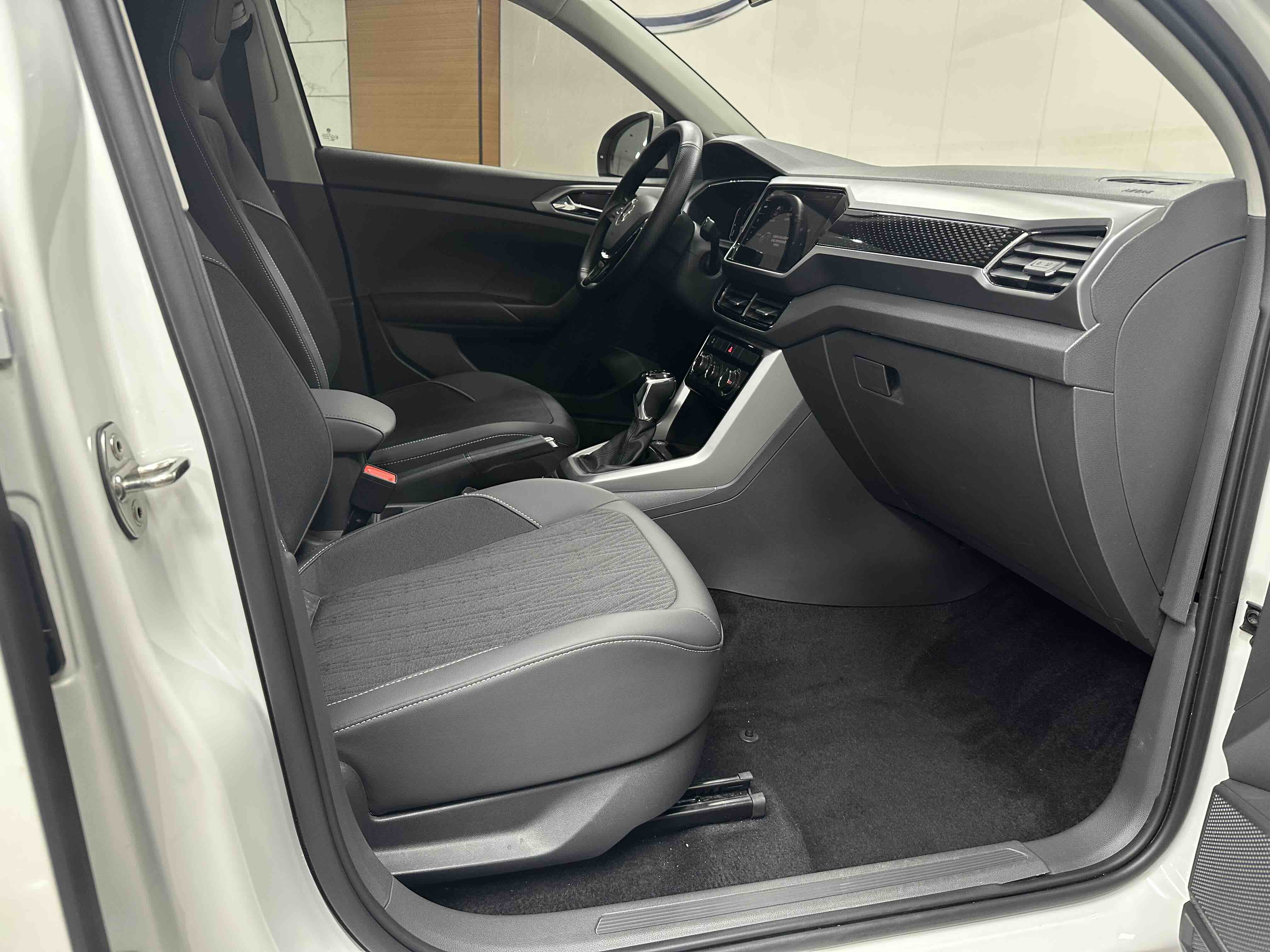 Volkswagen T-Cross 2021 car image #18