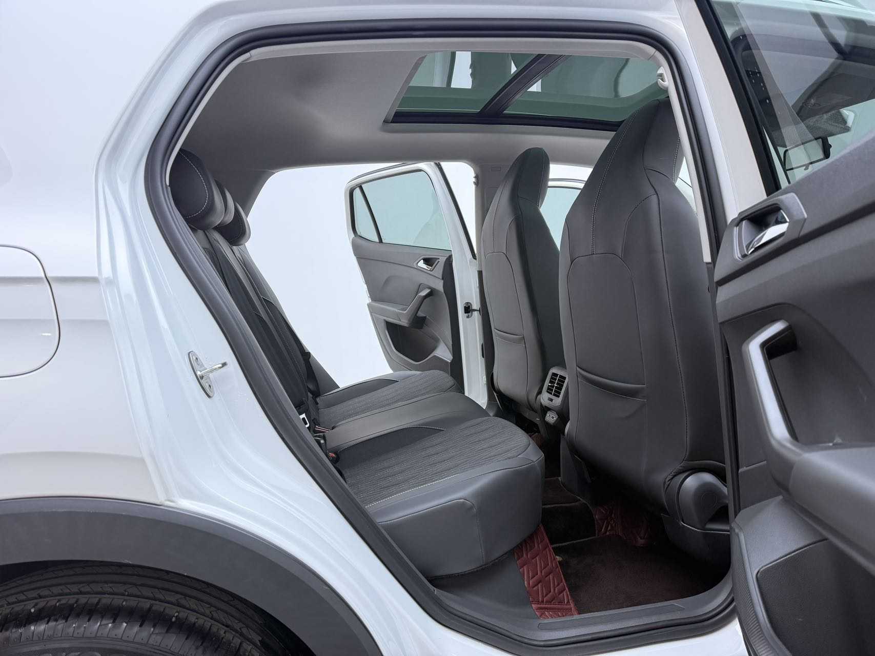 Volkswagen T-Cross 2021 car image #18