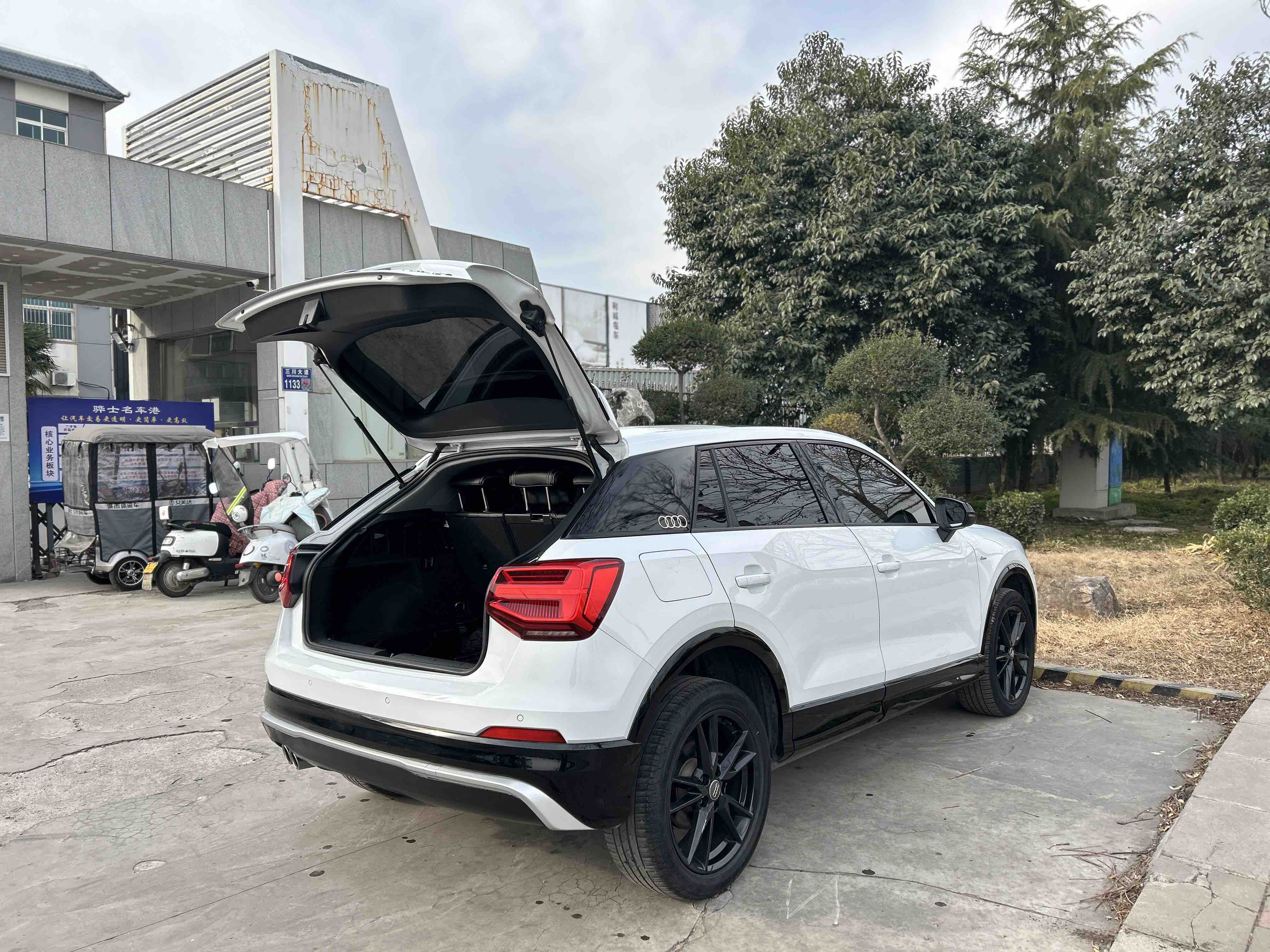 Audi Q2L 2021 car image #18