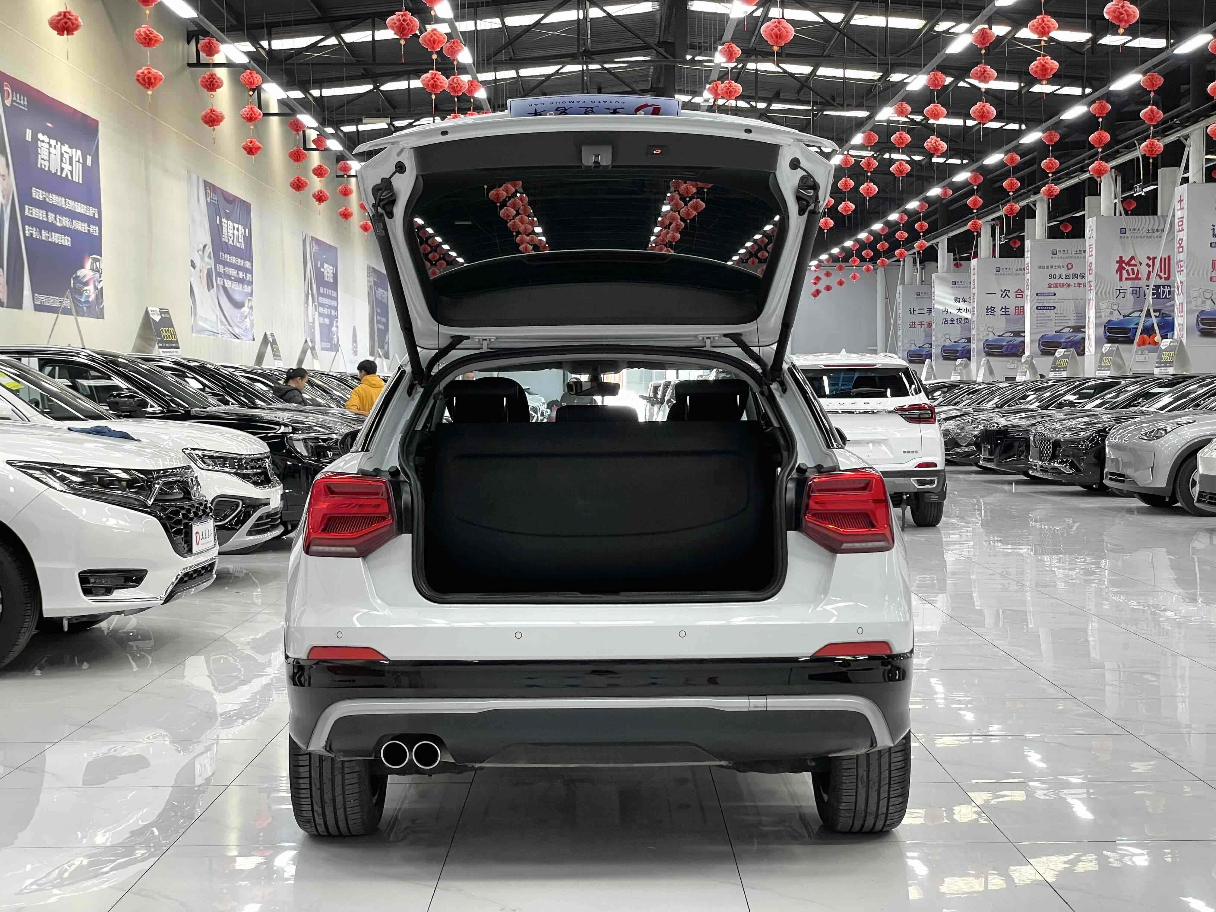 Audi Q2L 2021 car image #18