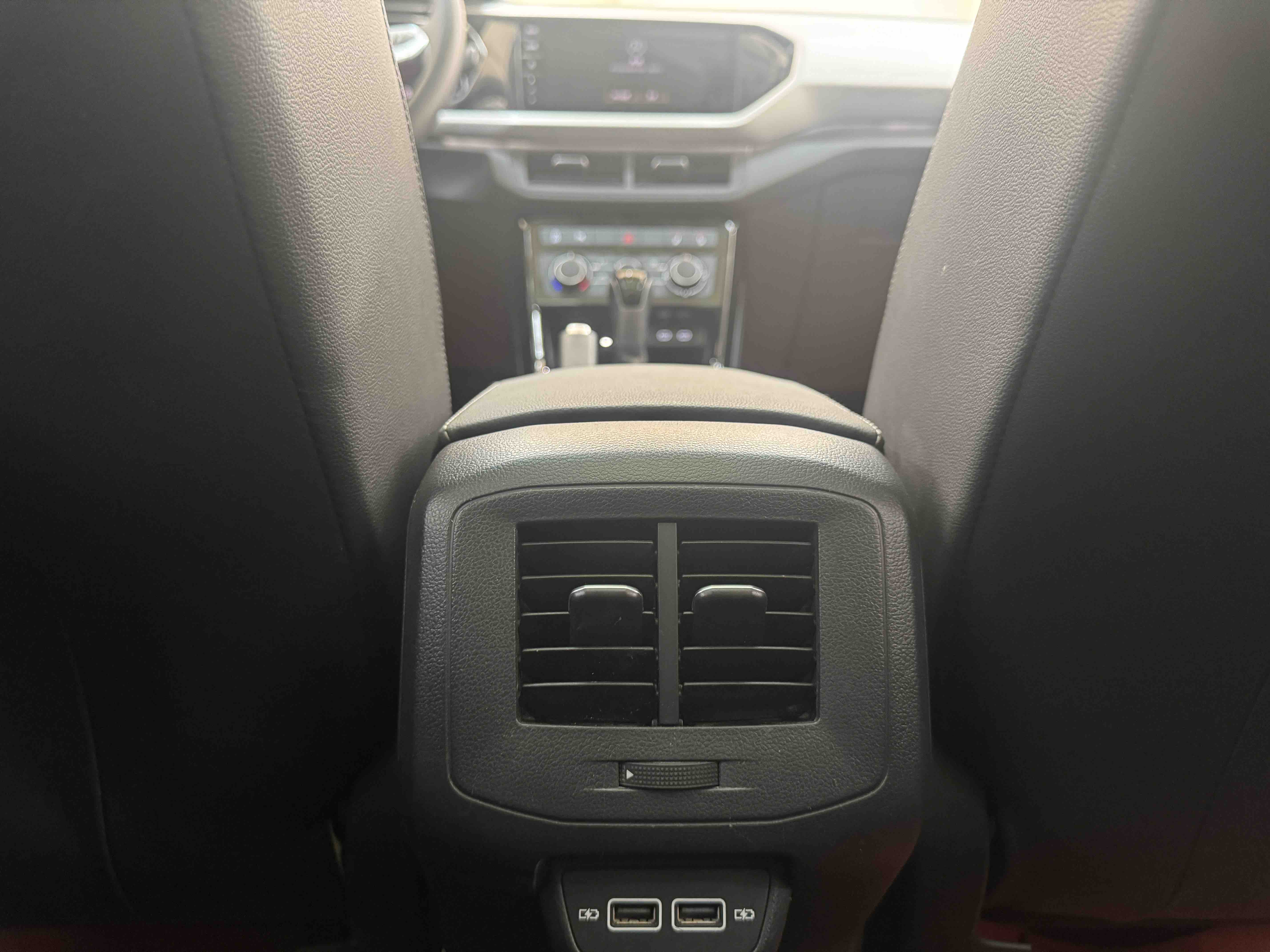 Volkswagen Tacqua 2021 car image #18