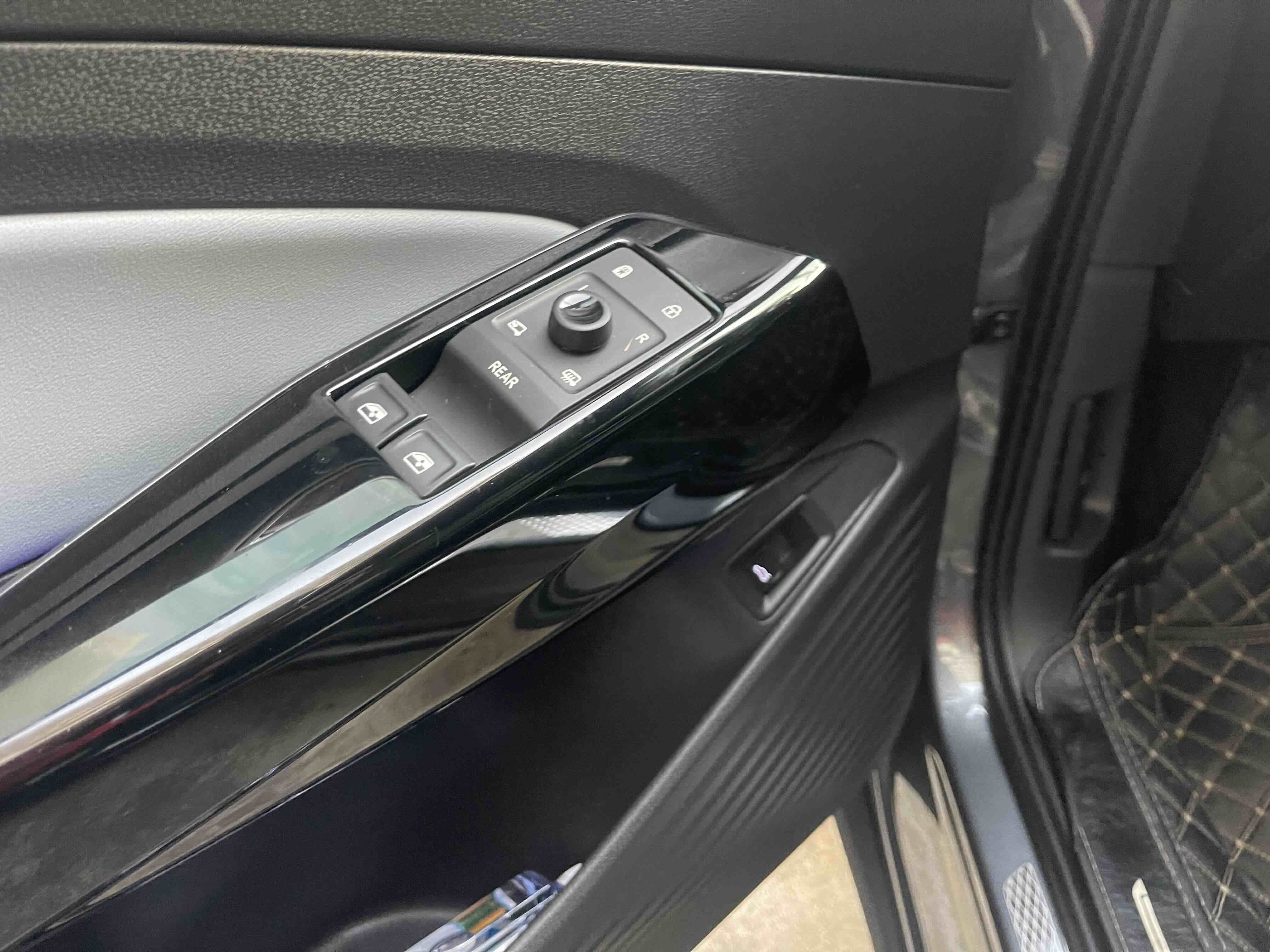 Volkswagen ID.4 X 2022 immagine di auto #18