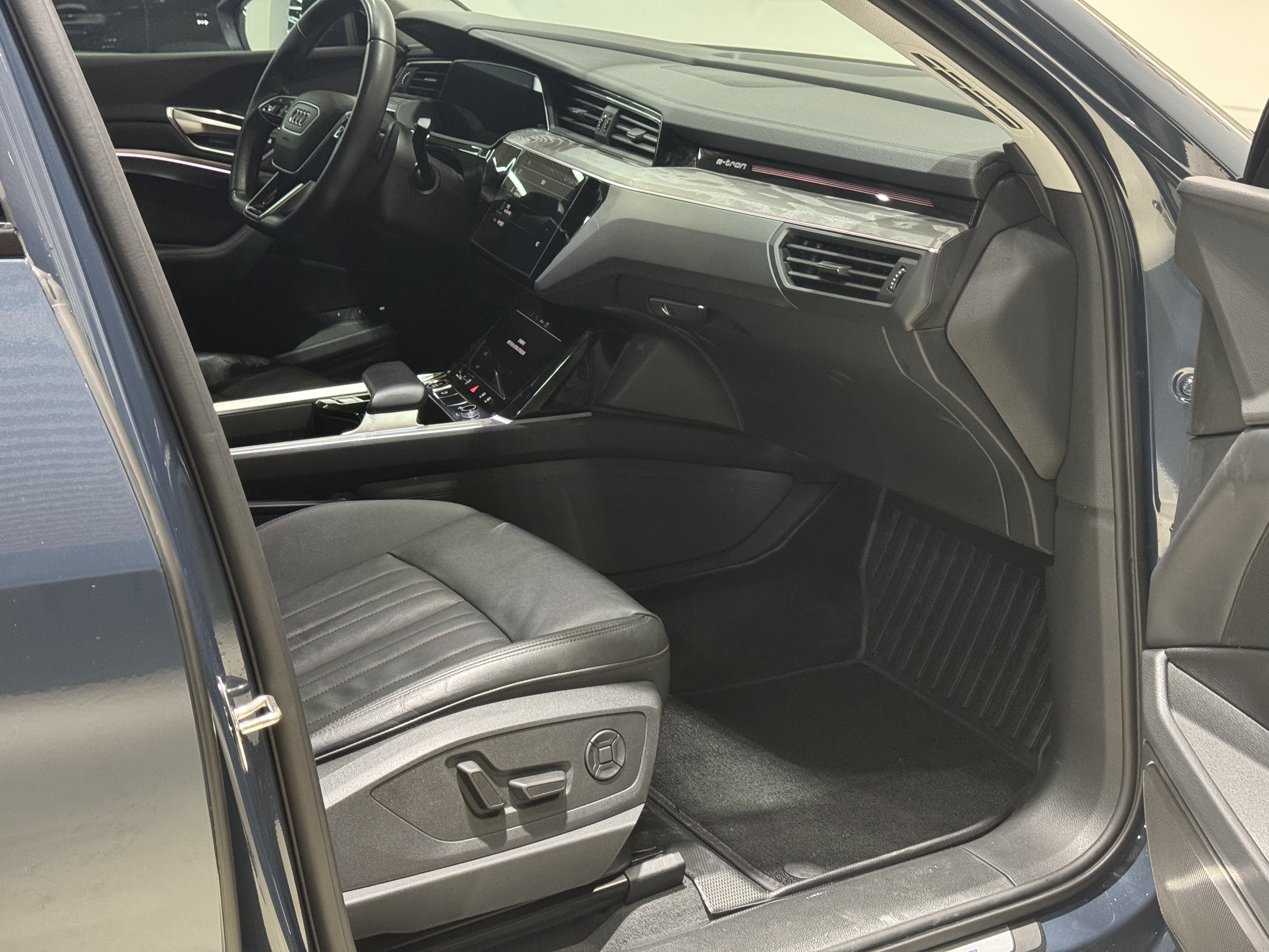 Audi e-tron (Imported) 2022 car image #18