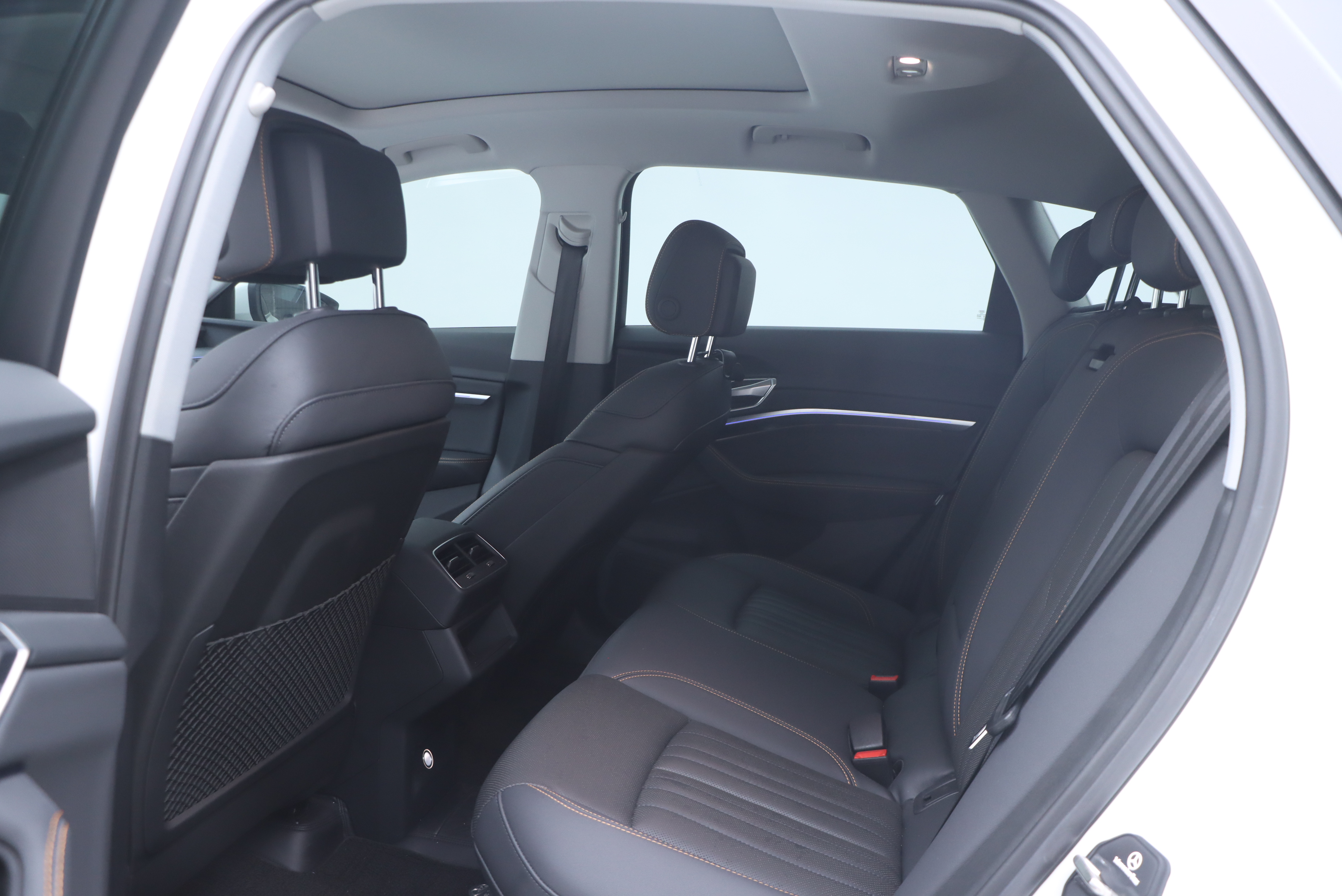 Audi e-tron 2022 car image #18