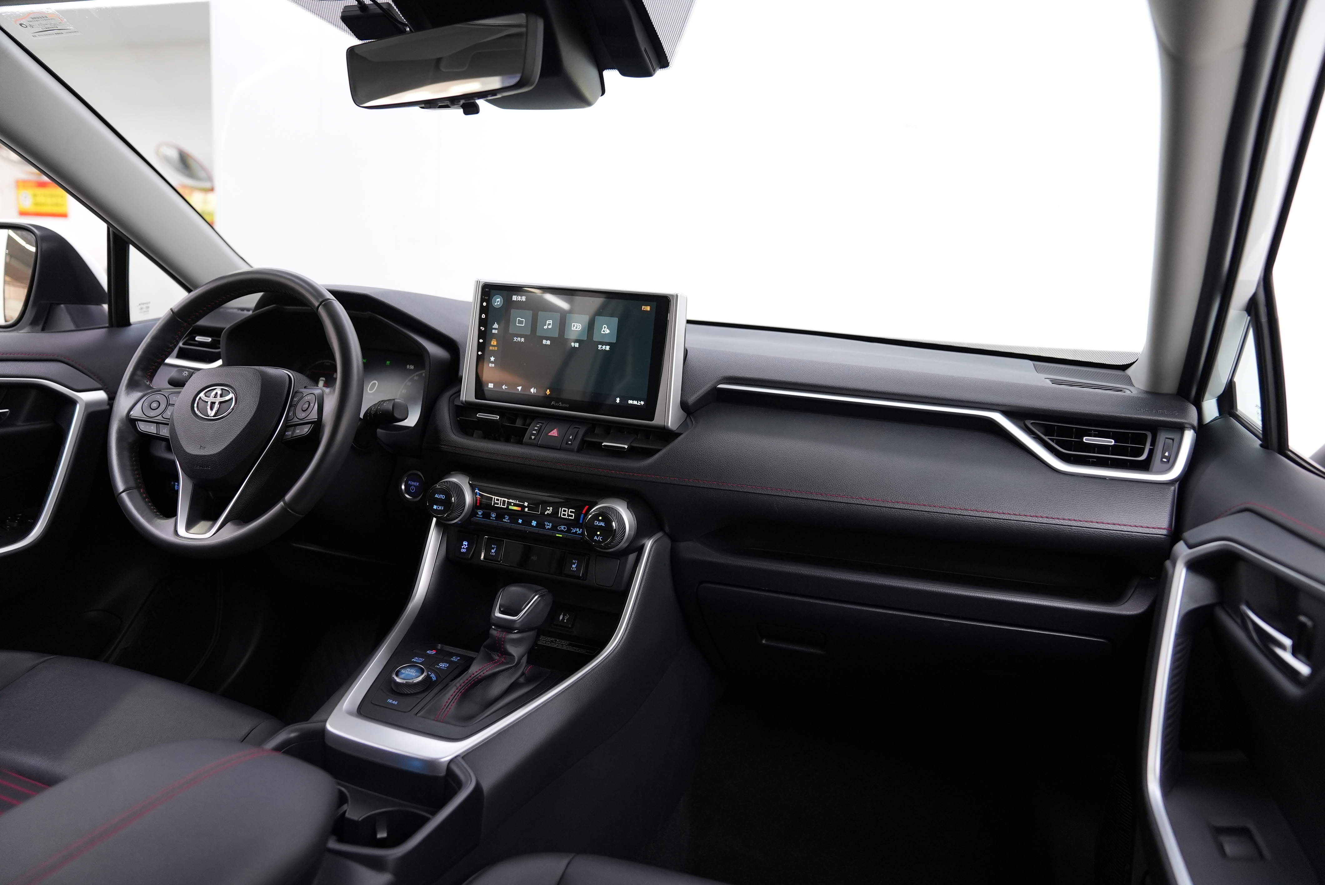 Toyota RAV4 Hybird E+ 2021 immagine di auto #18