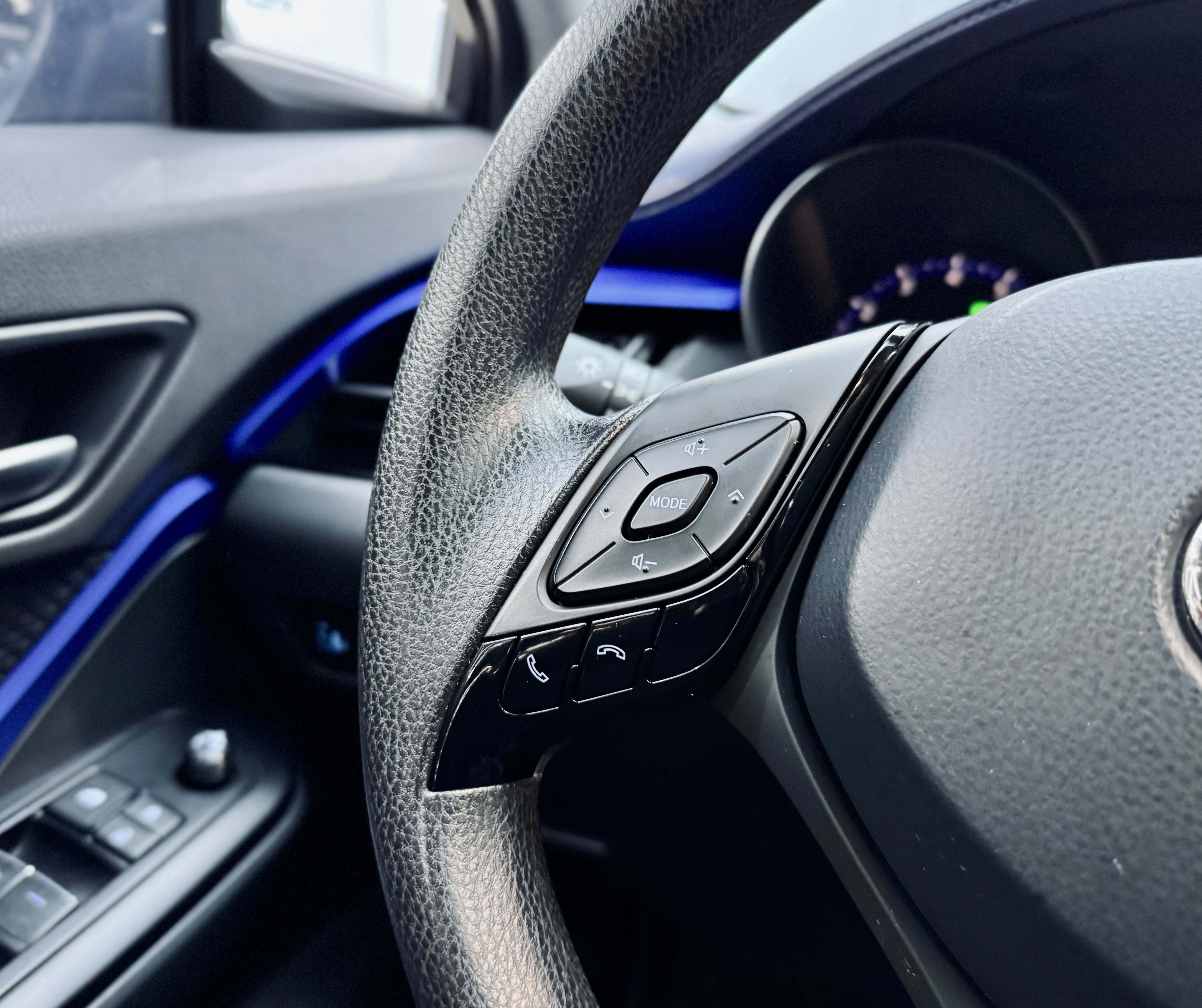 Toyota C-HR 2021 car image #18