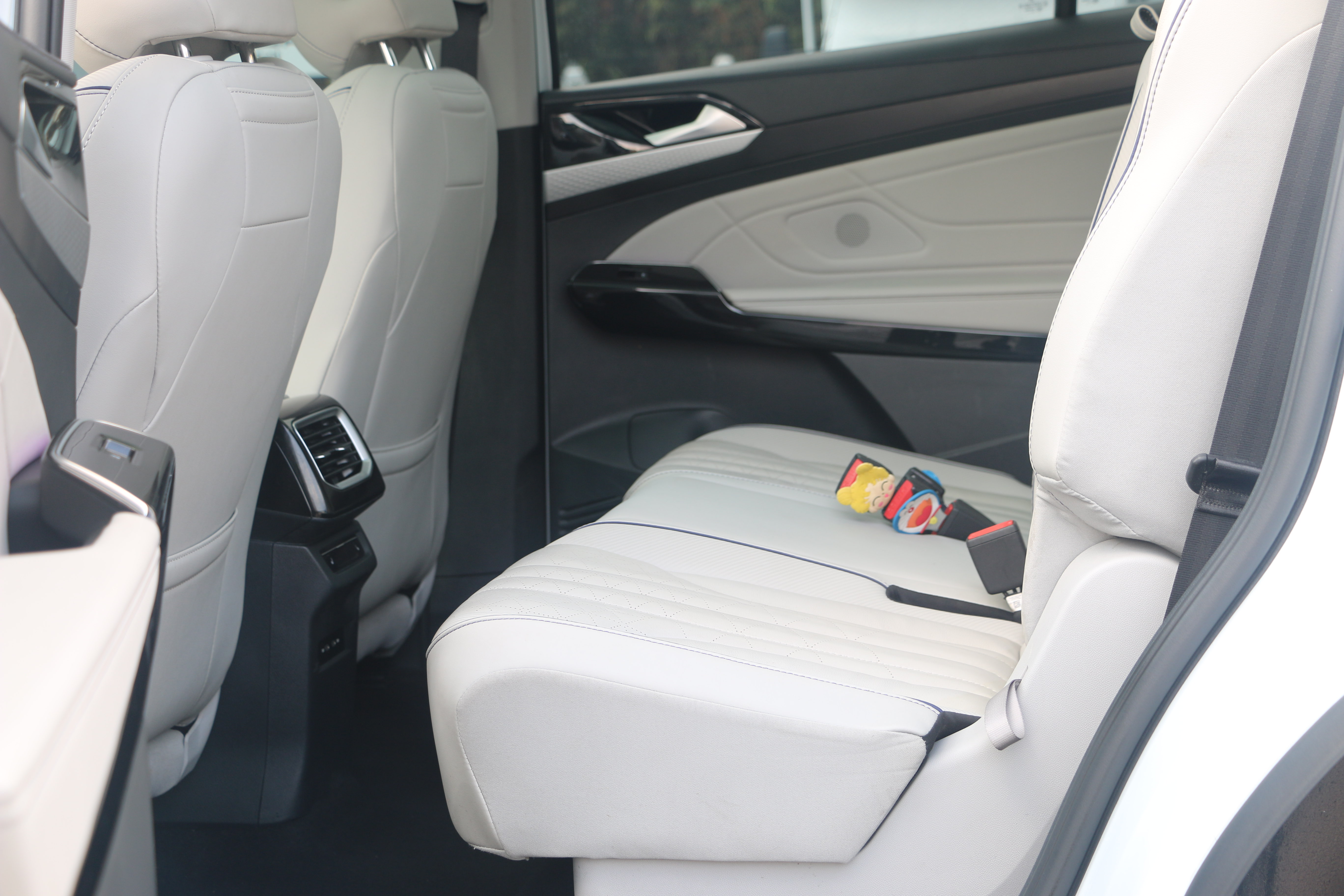 Volkswagen ID.6 X 2022 #18 Volkswagen ID.6 X 2022 car image #18