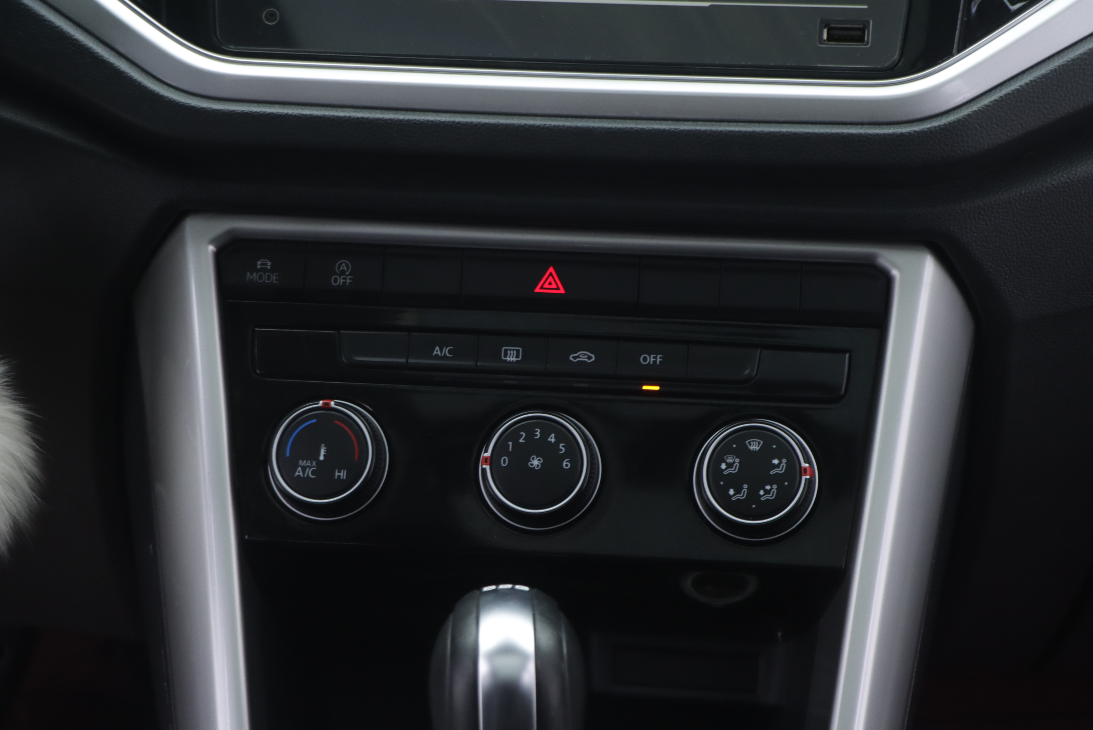 Volkswagen T-Roc 2021 car image #18
