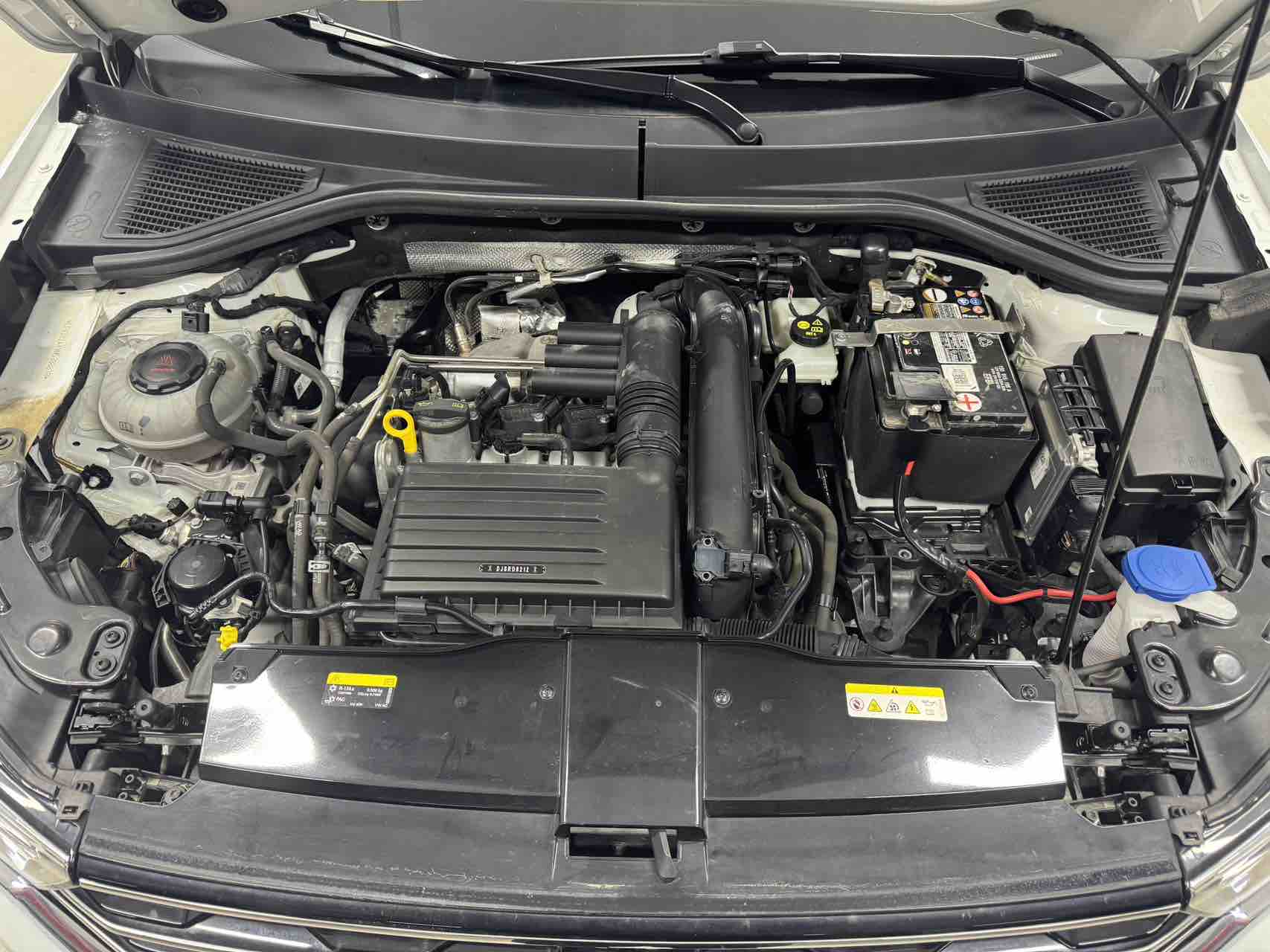 Volkswagen T-Roc 2022 car image #18