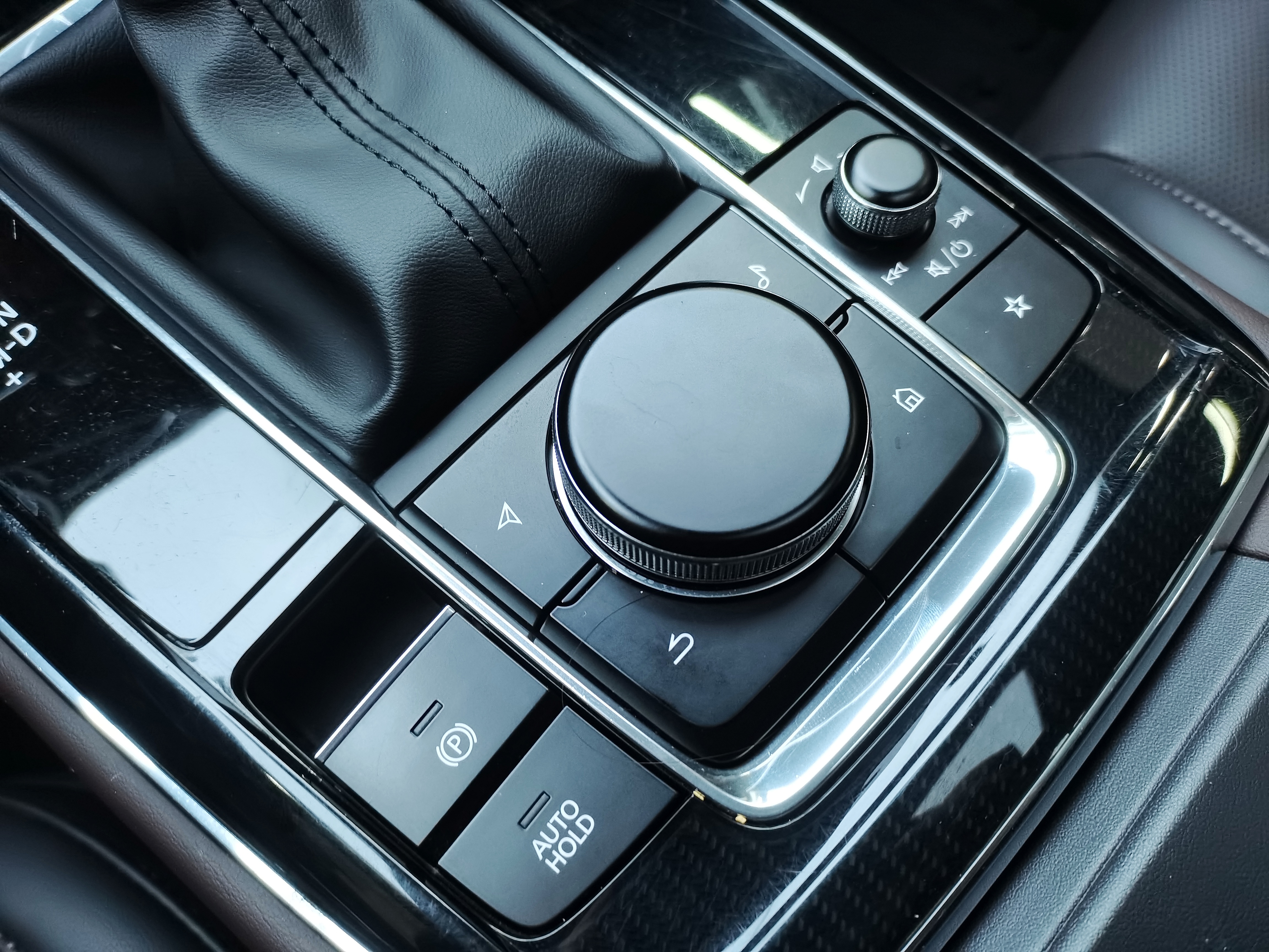 Mazda CX-30 2021 изображение автомобиля #18