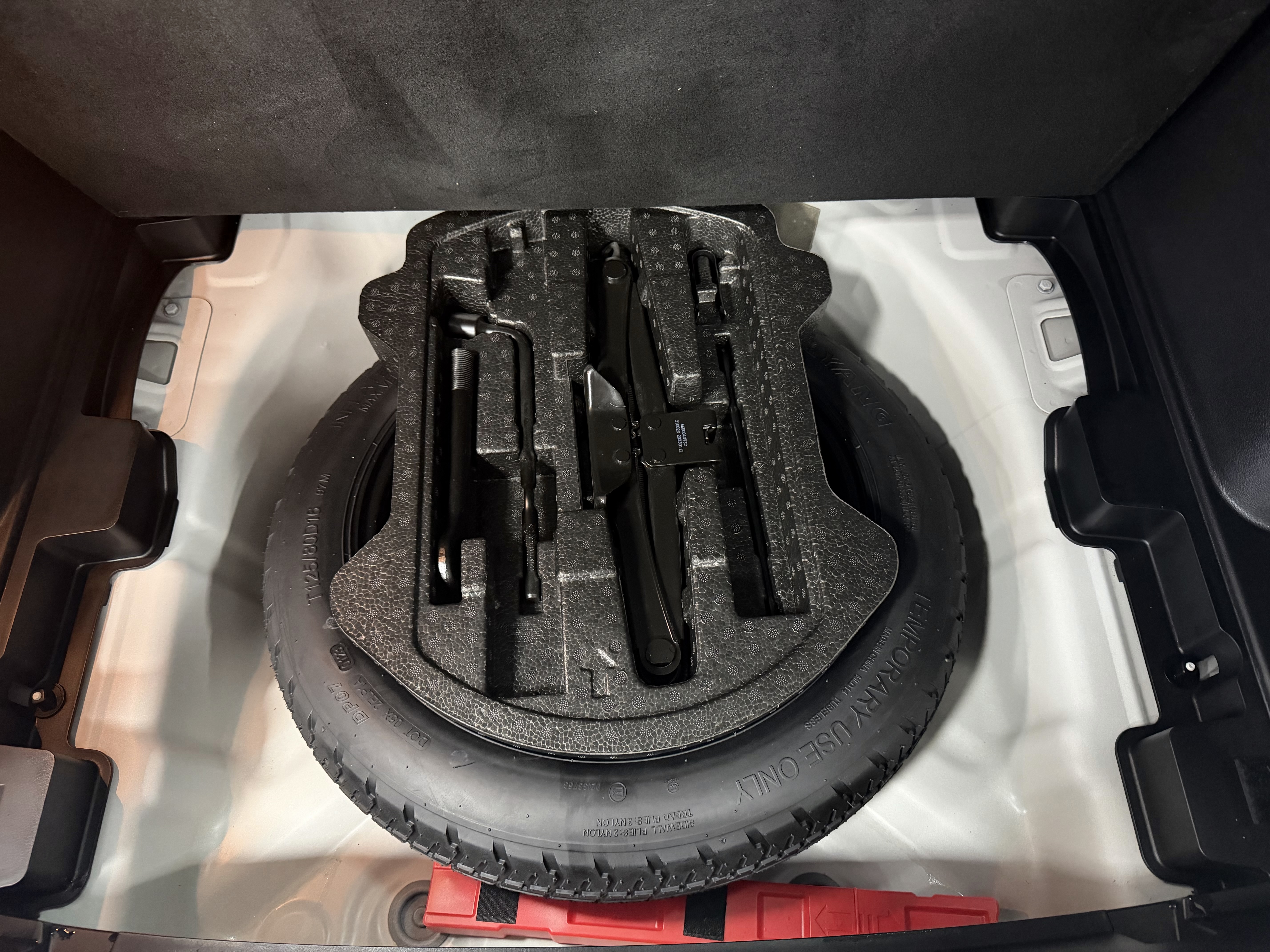 GEELY Coolray 2023 car image #18