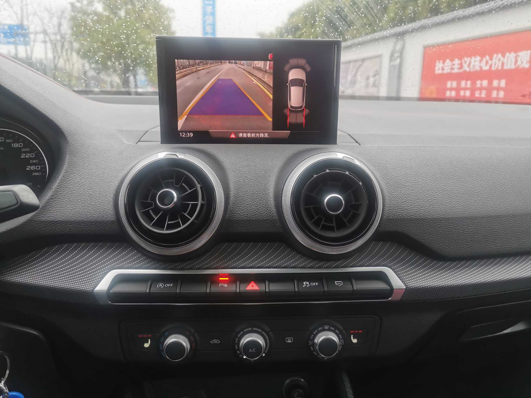 Audi Q2L 2022 car image #18