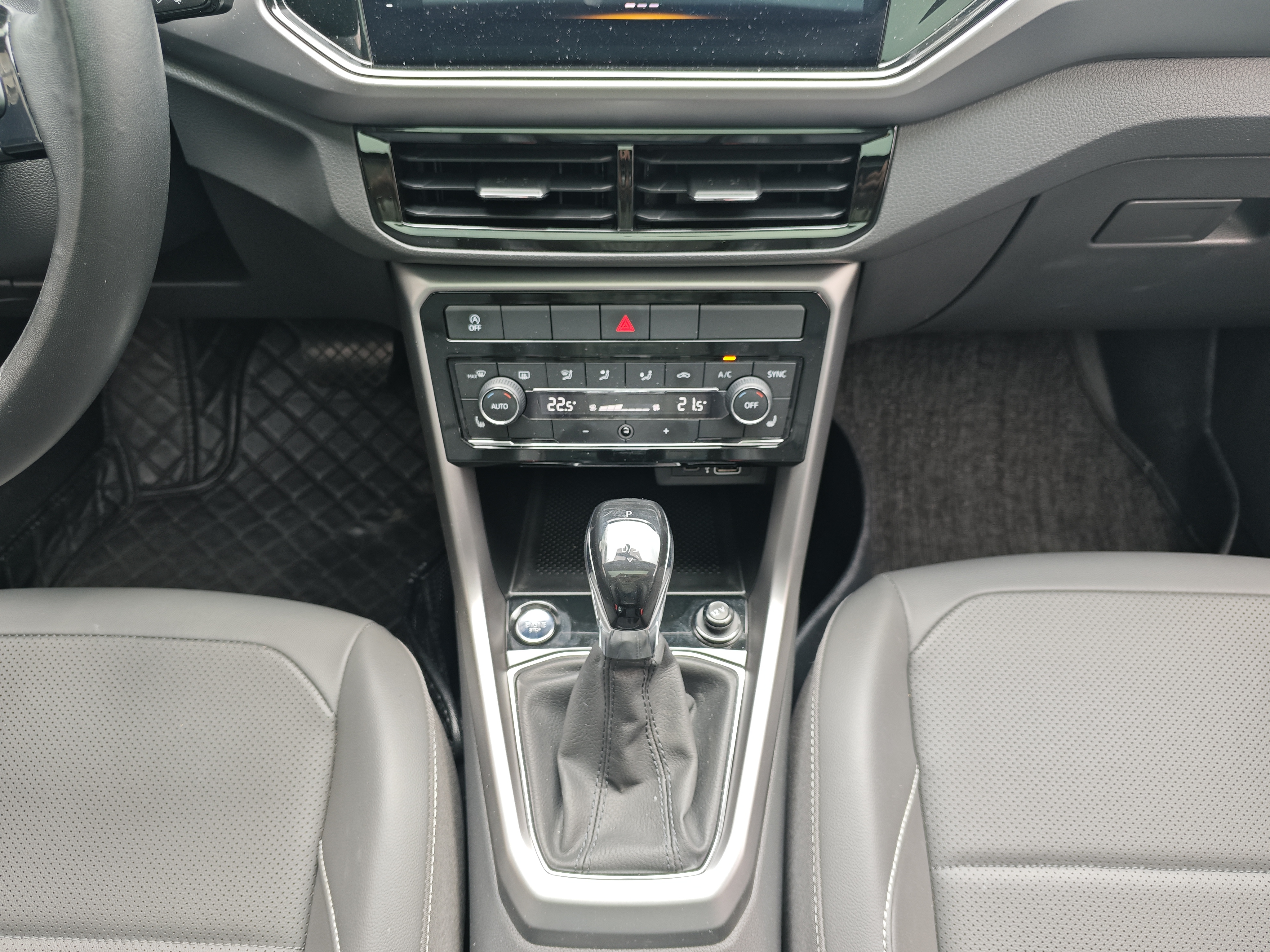 Volkswagen T-Cross 2023 #18 Volkswagen T-Cross 2023 car image #18