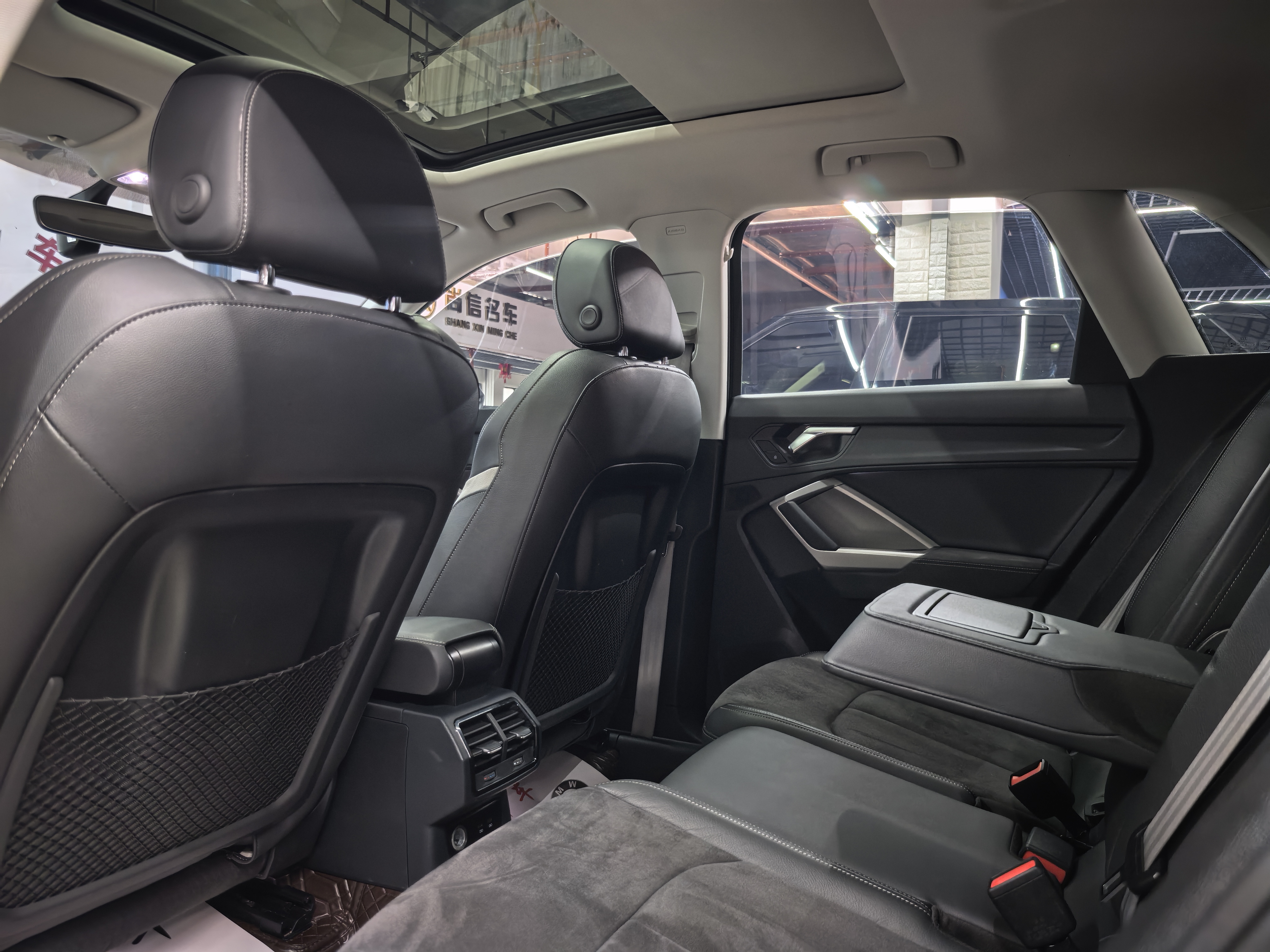 Audi Q3 2023 car image #18