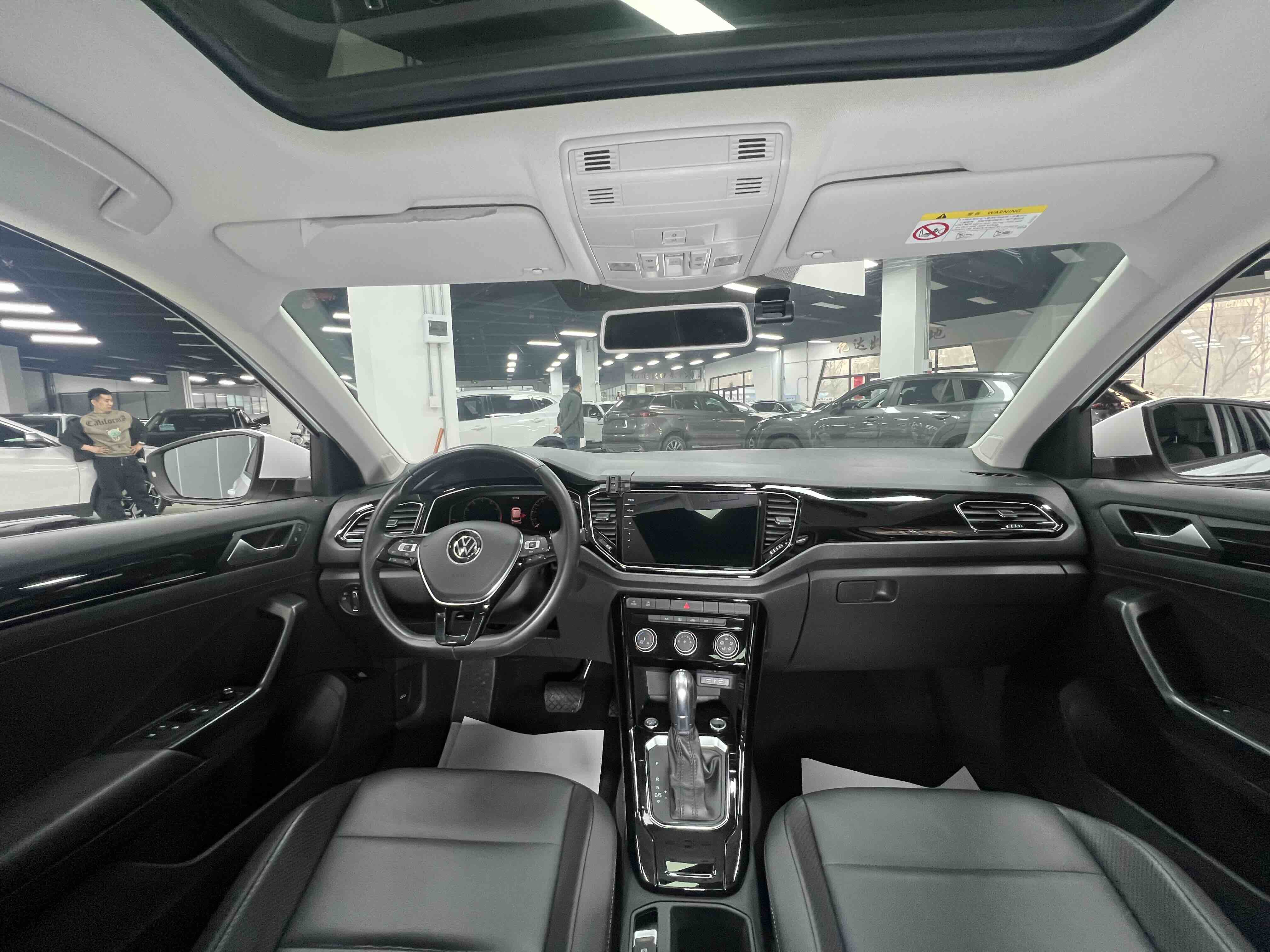 Volkswagen T-Roc 2021 car image #18