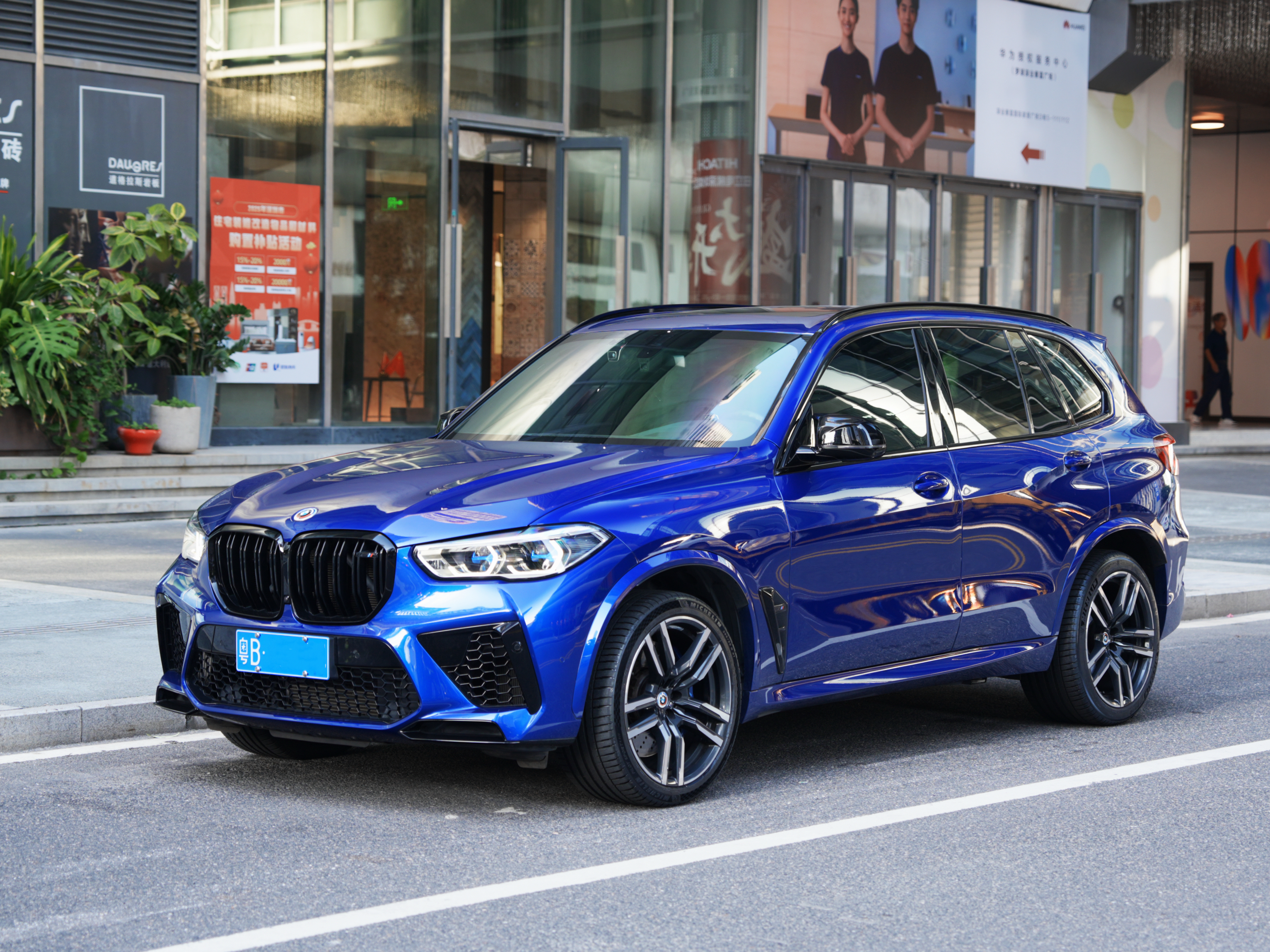 BMW X5 M 2023 immagine di auto #18