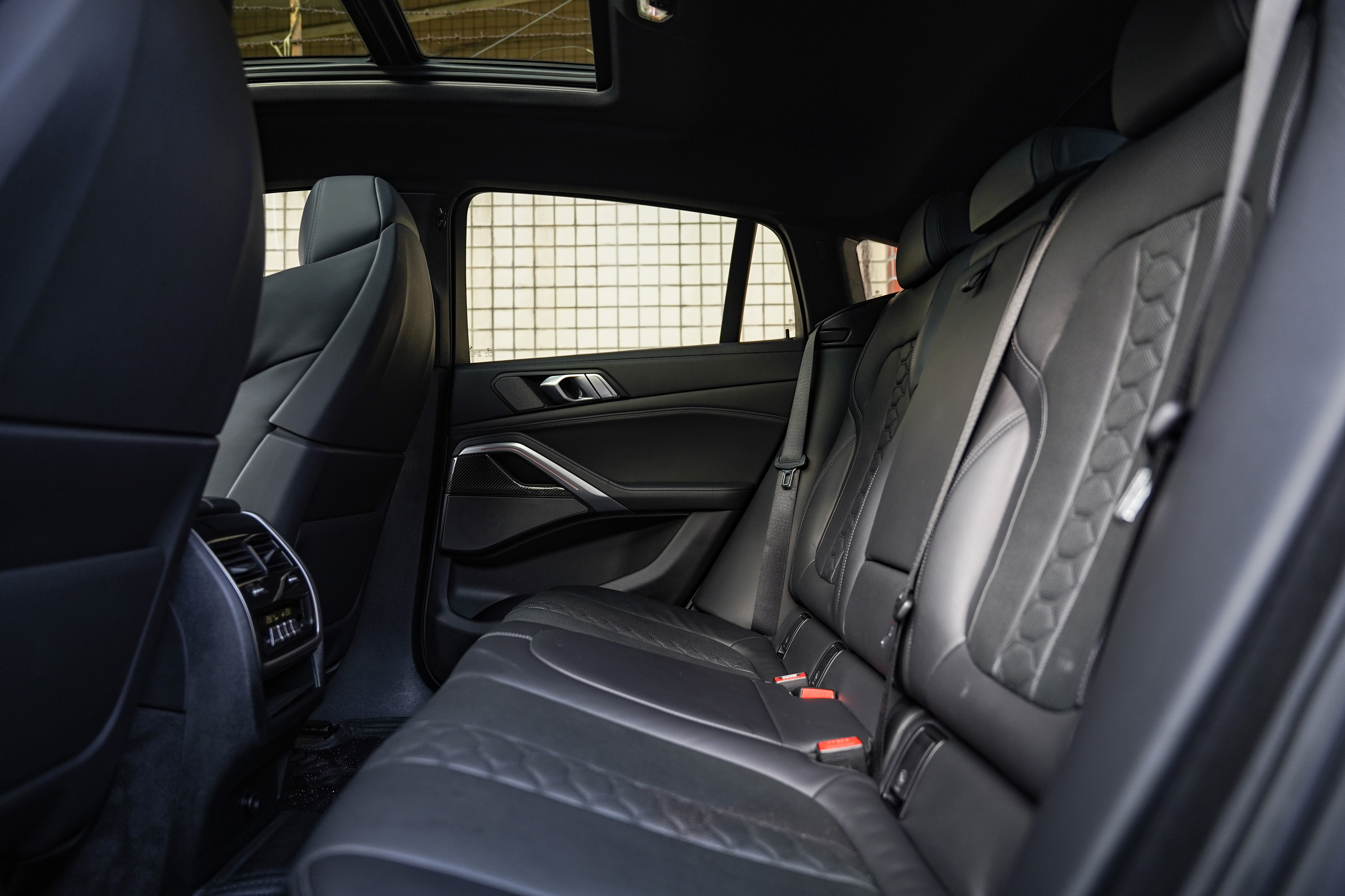 BMW X6 M 2022 #18 BMW X6 M 2022 car image #18