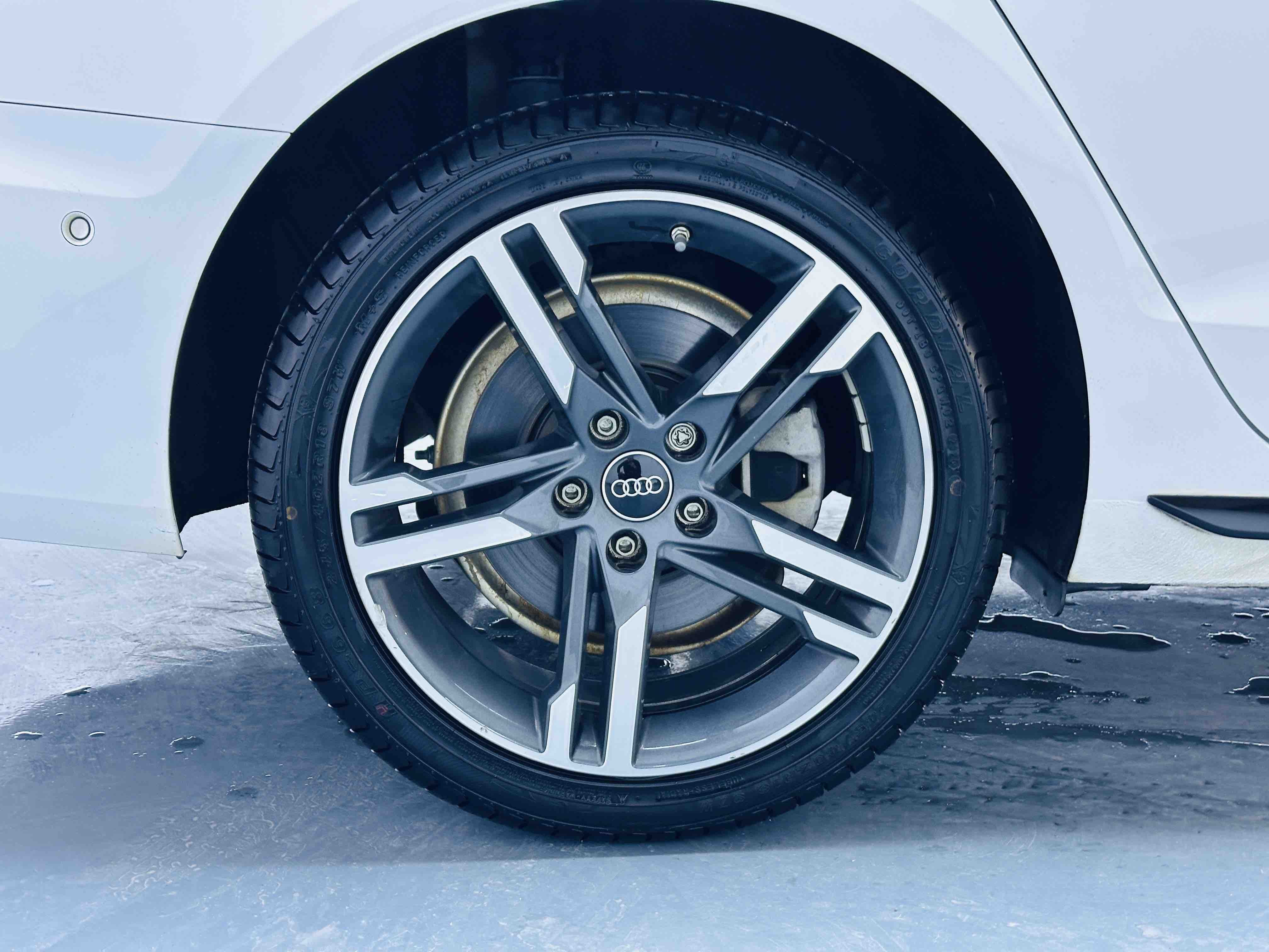 Audi A4L 2022 immagine di auto #18
