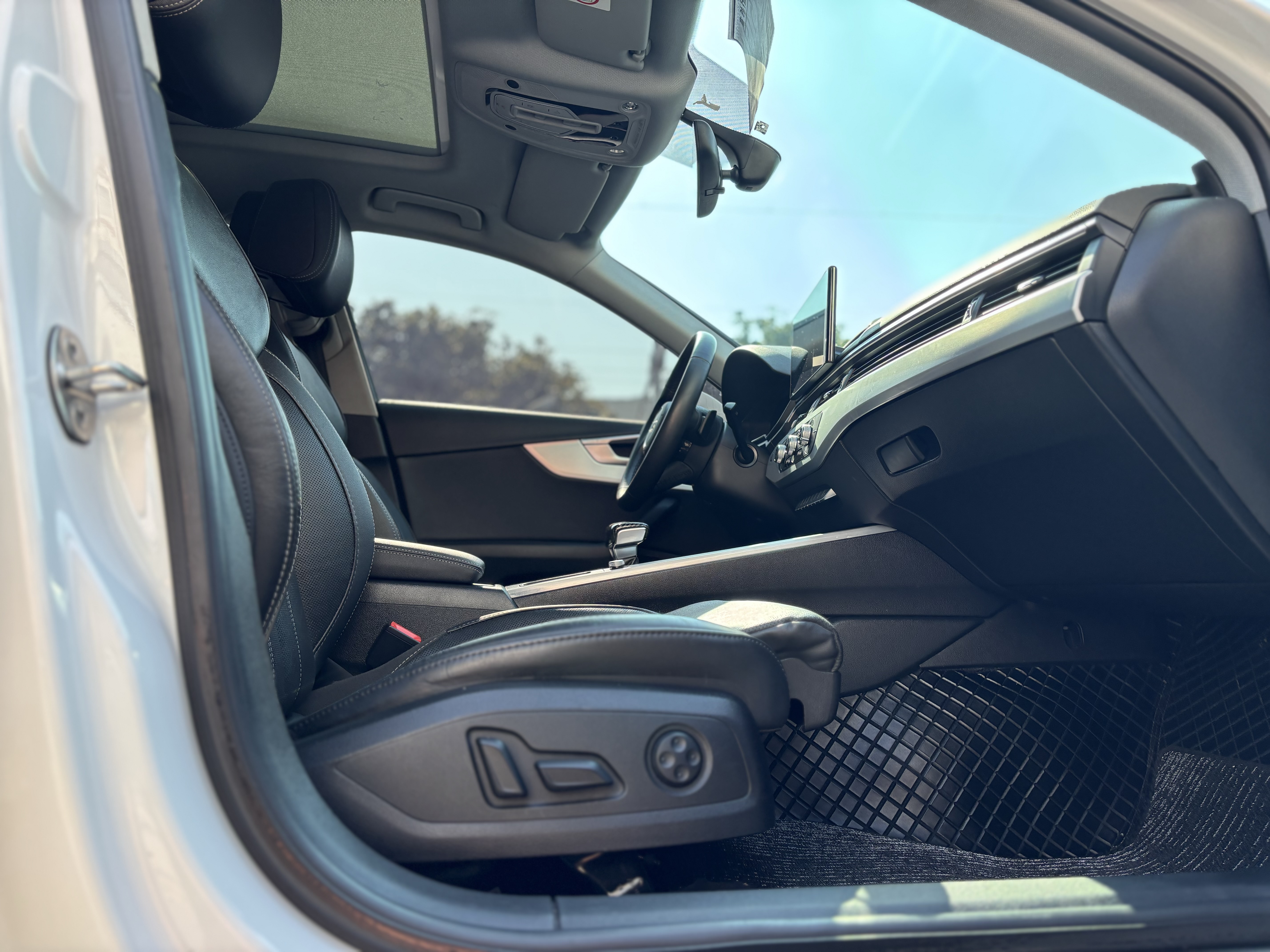 Audi A4L 2022 car image #18