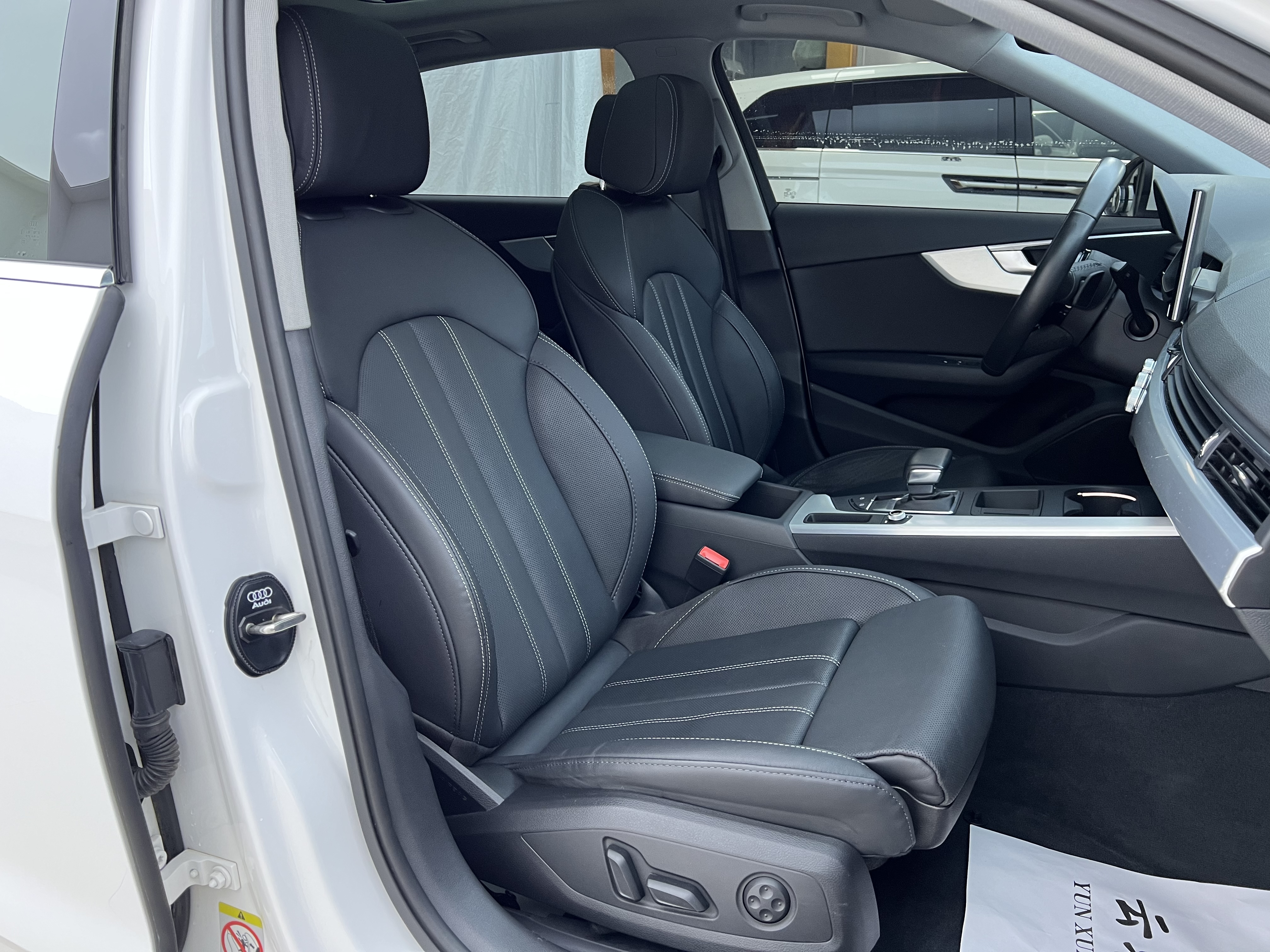 Audi A4L 2022 car image #18