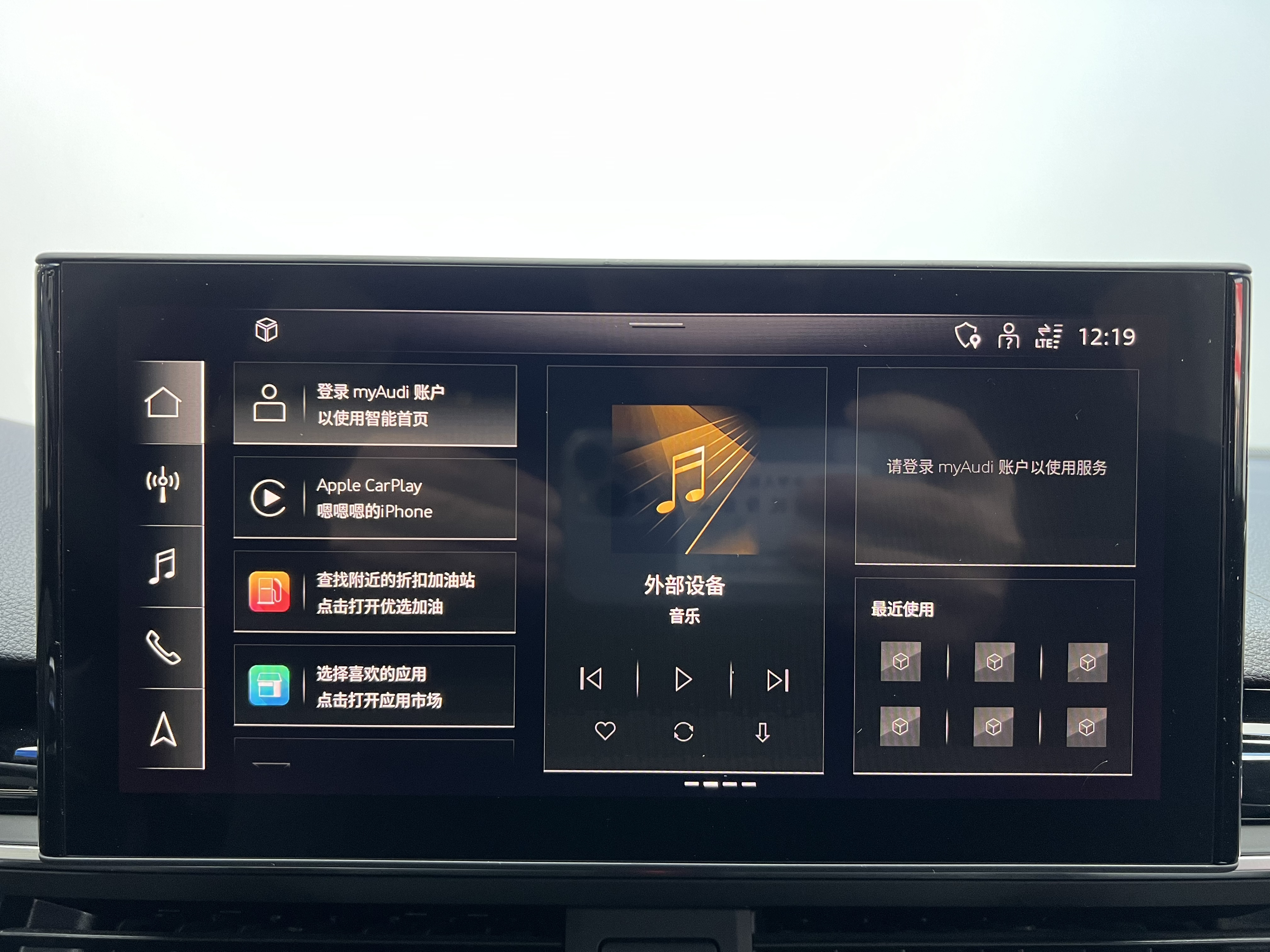 Audi RS 4 2022 car image #18