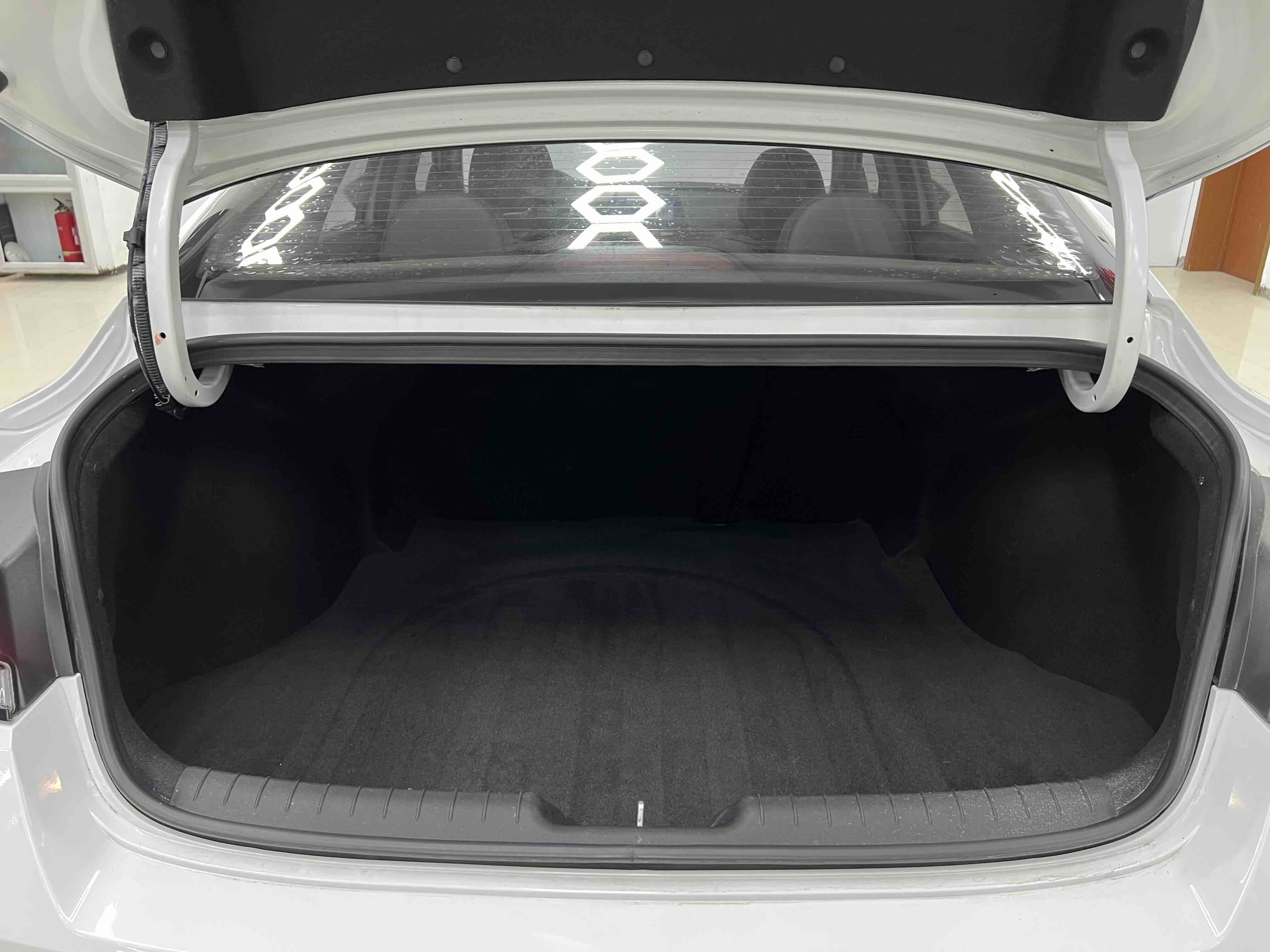 Hyundai Elantra 2023 car image #18