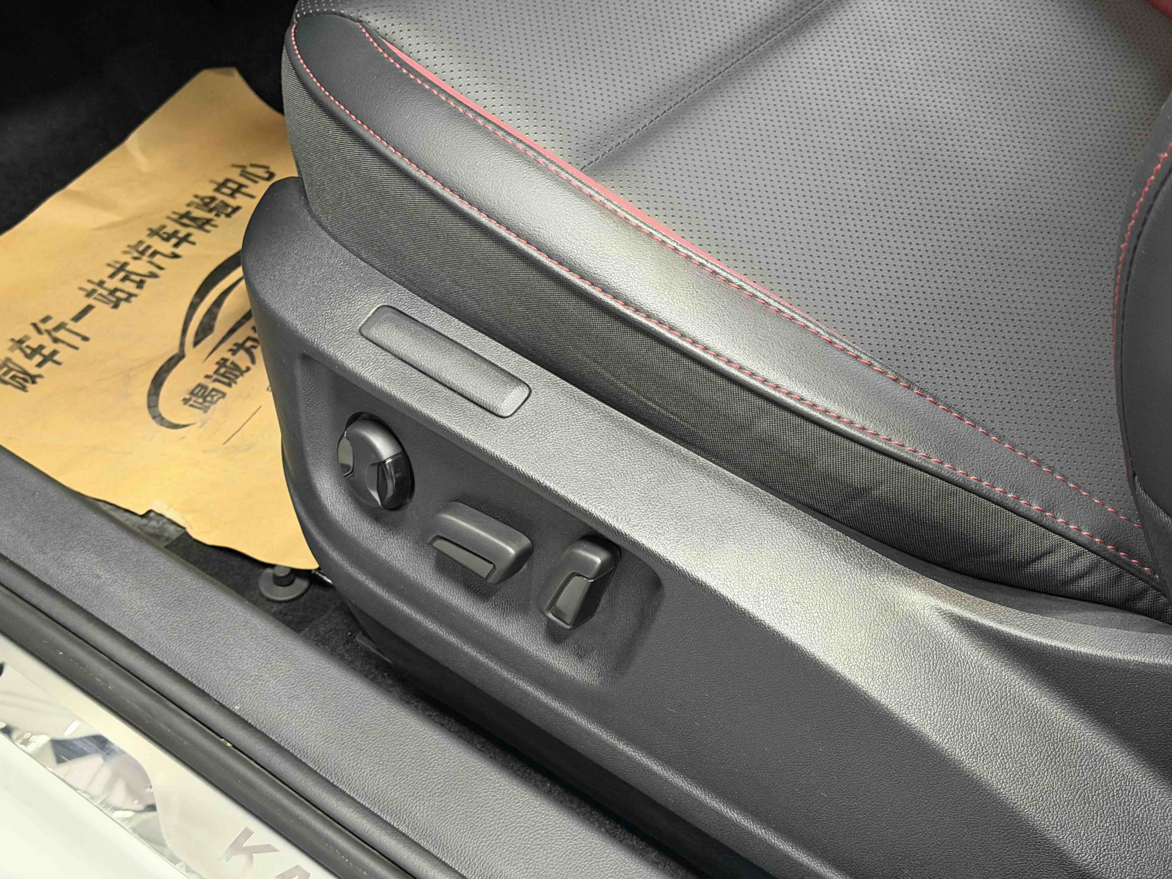 Skoda Karoq 2022 изображение автомобиля #18