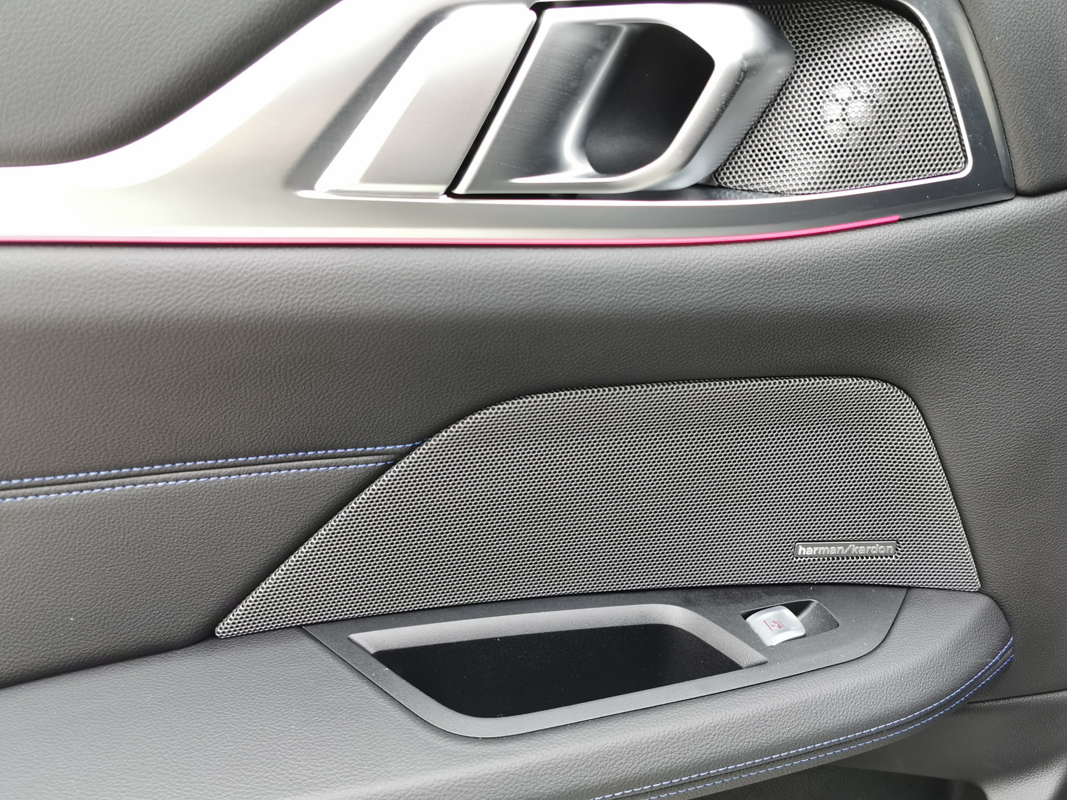 BMW i4 M50 2023 #18 BMW i4 M50 2023 car image #18