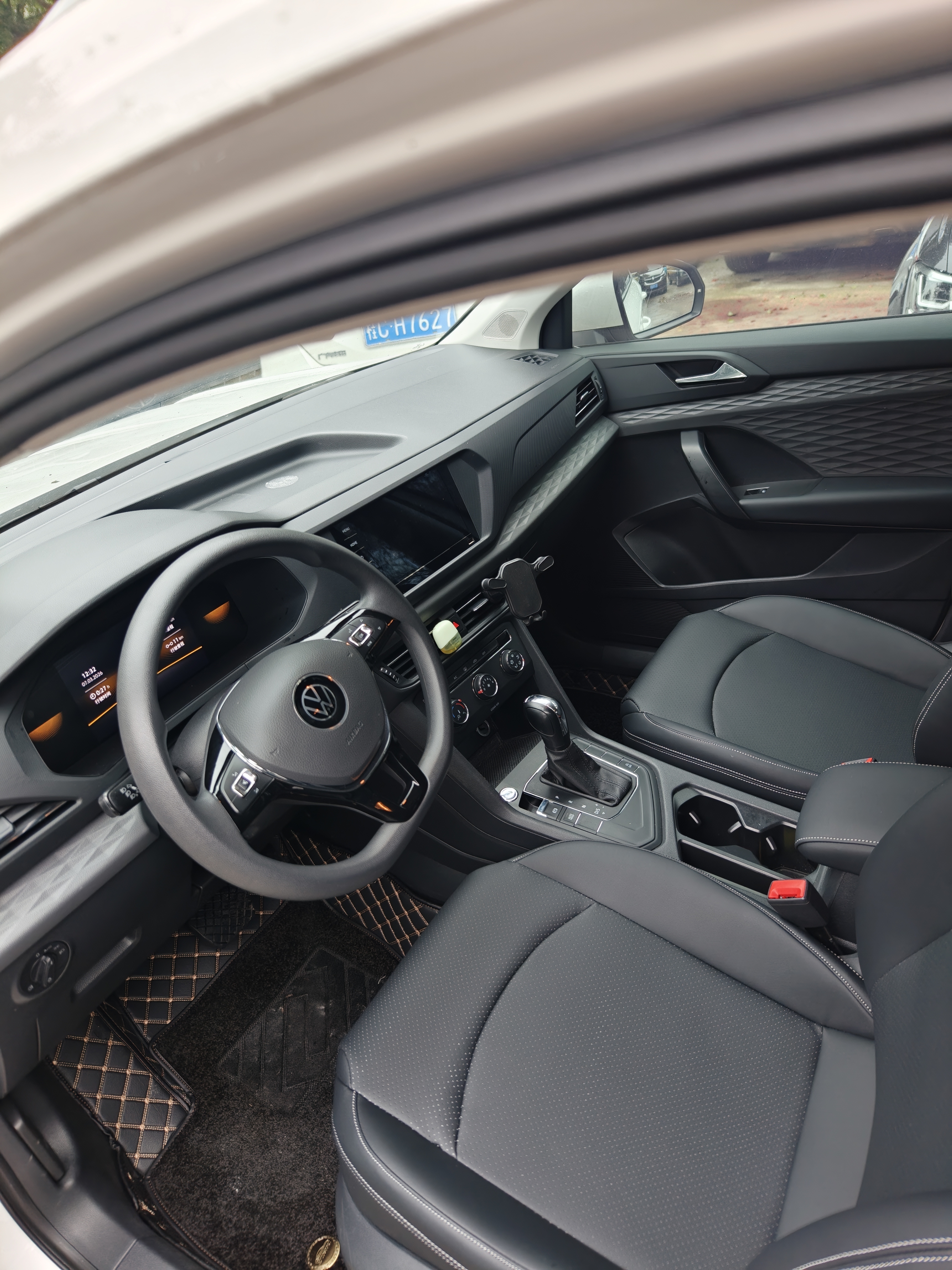 Volkswagen Tharu 2023 car image #18