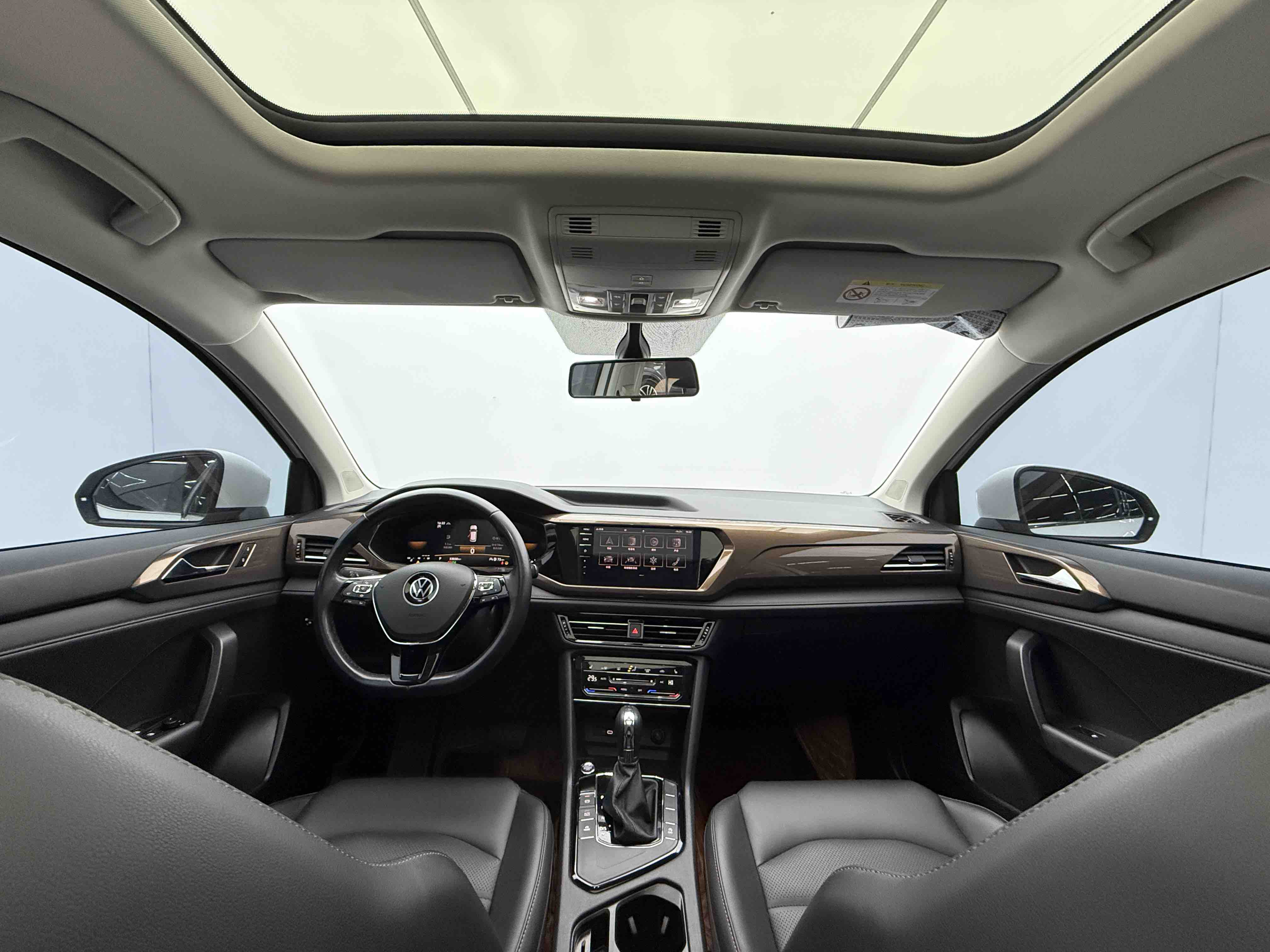 Volkswagen Tharu 2022 immagine di auto #18