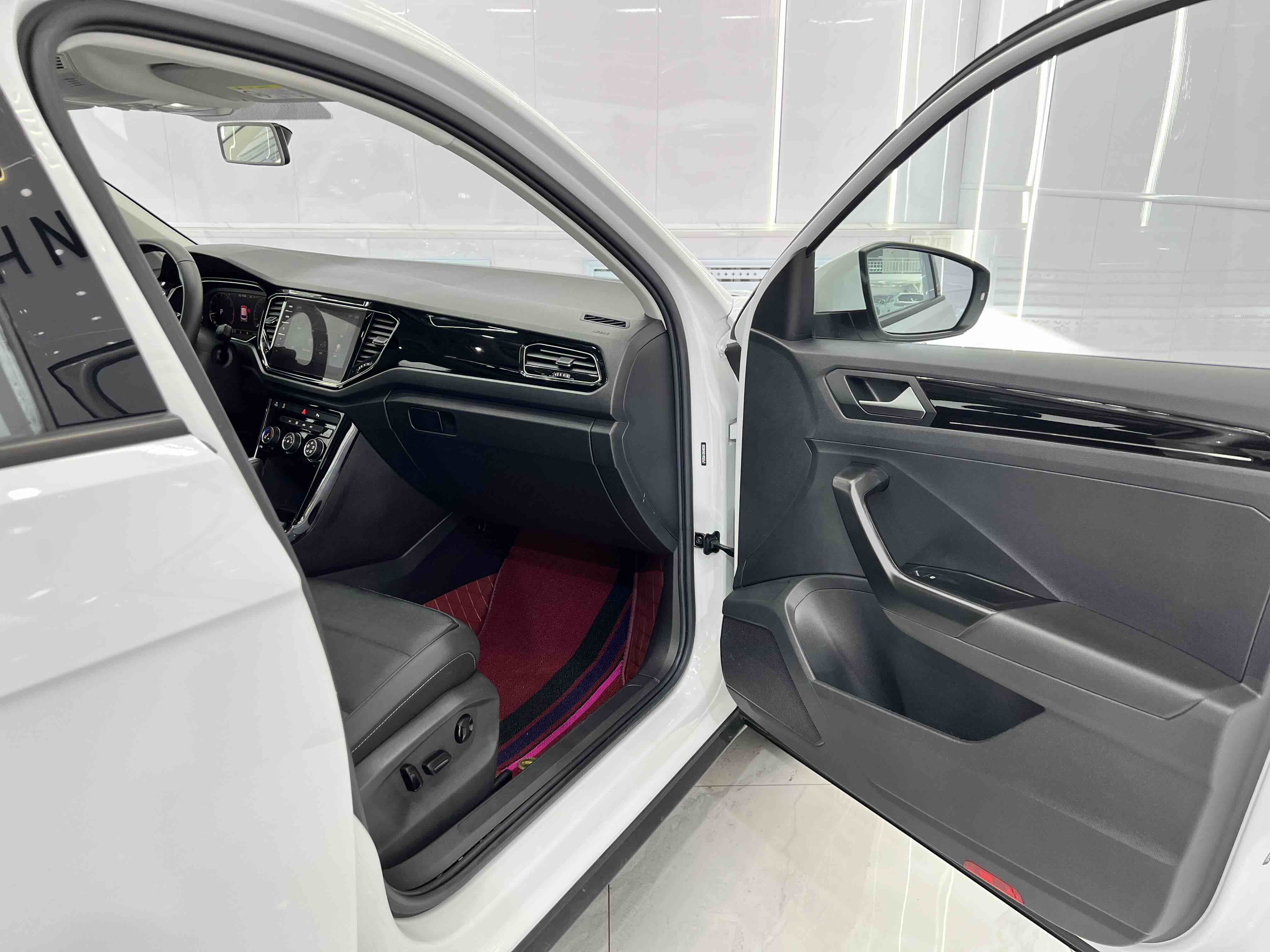 T-Roc 2023 car image #18
