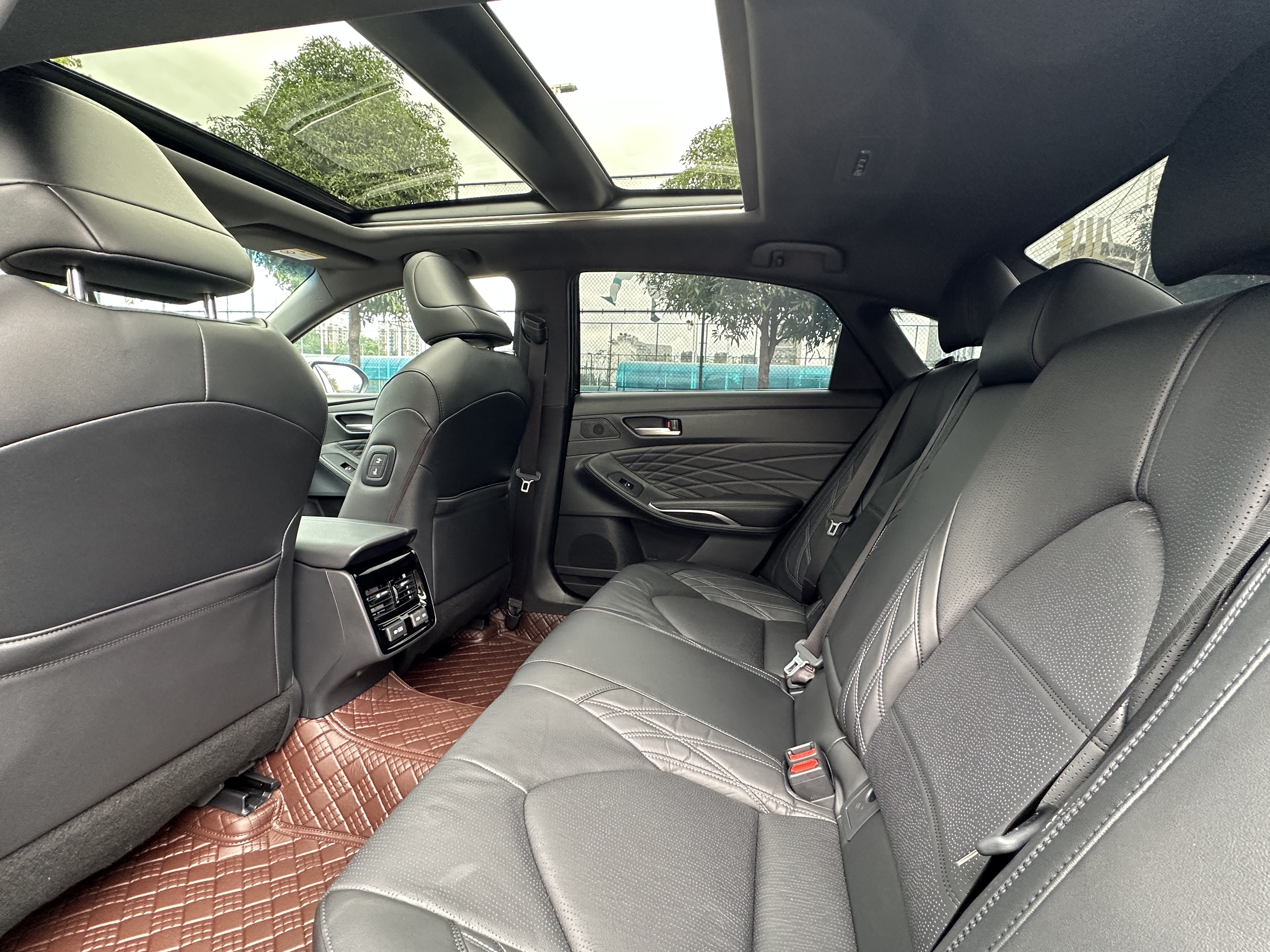 Toyota Avalon 2023 car image #18