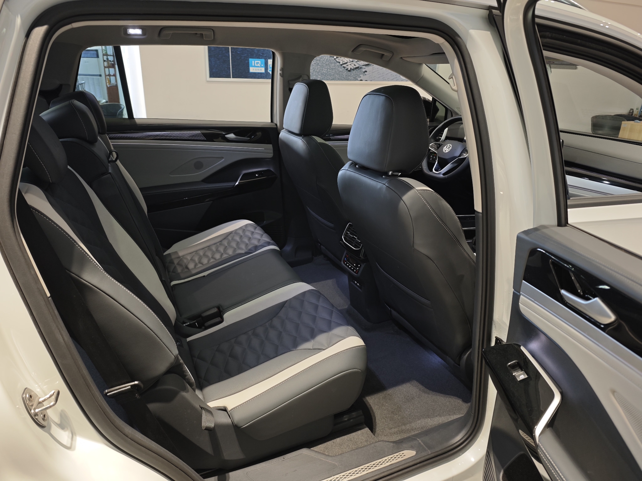 Volkswagen ID.6 Crozz 2024 car image #18