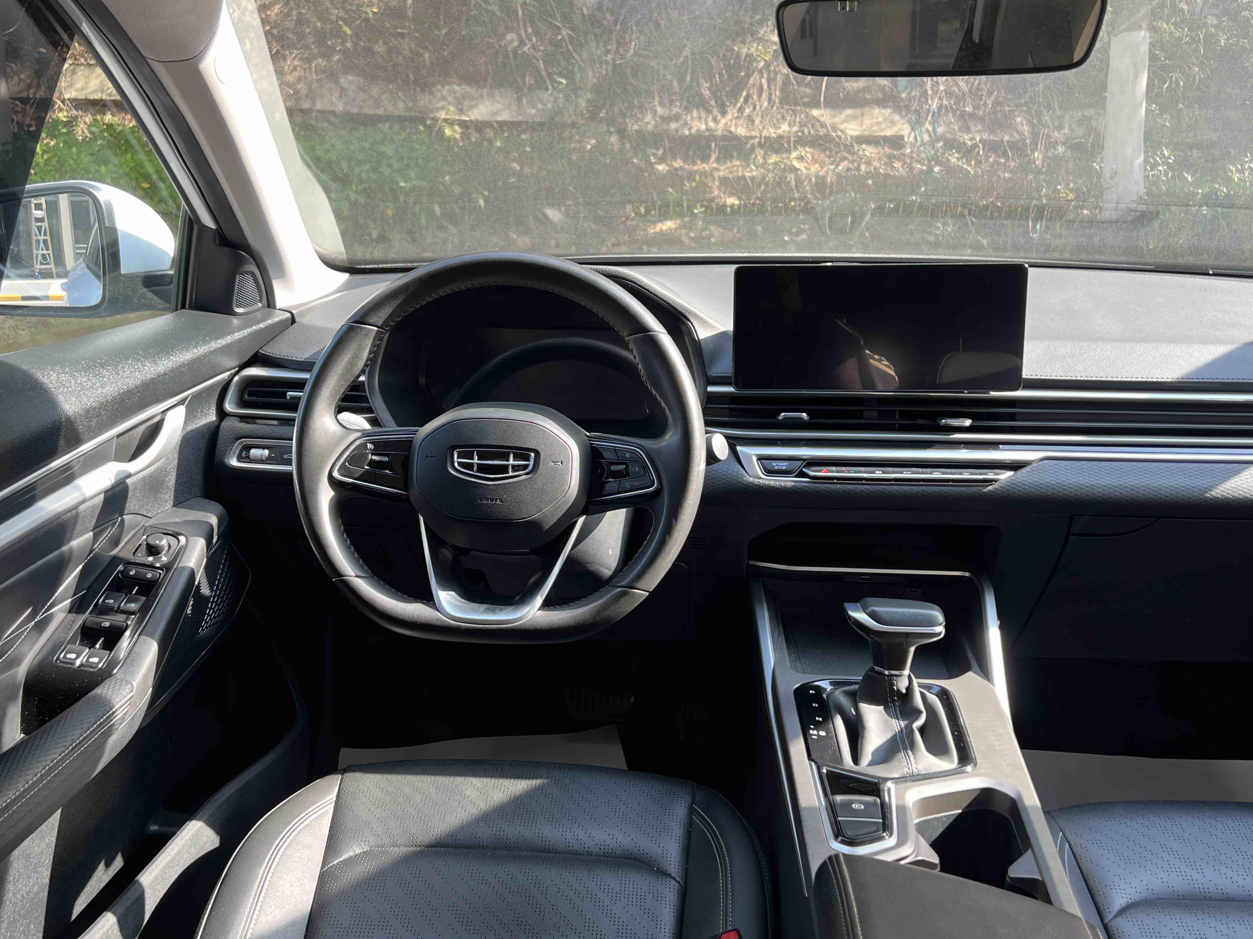 Emgrand 2023 car image #18