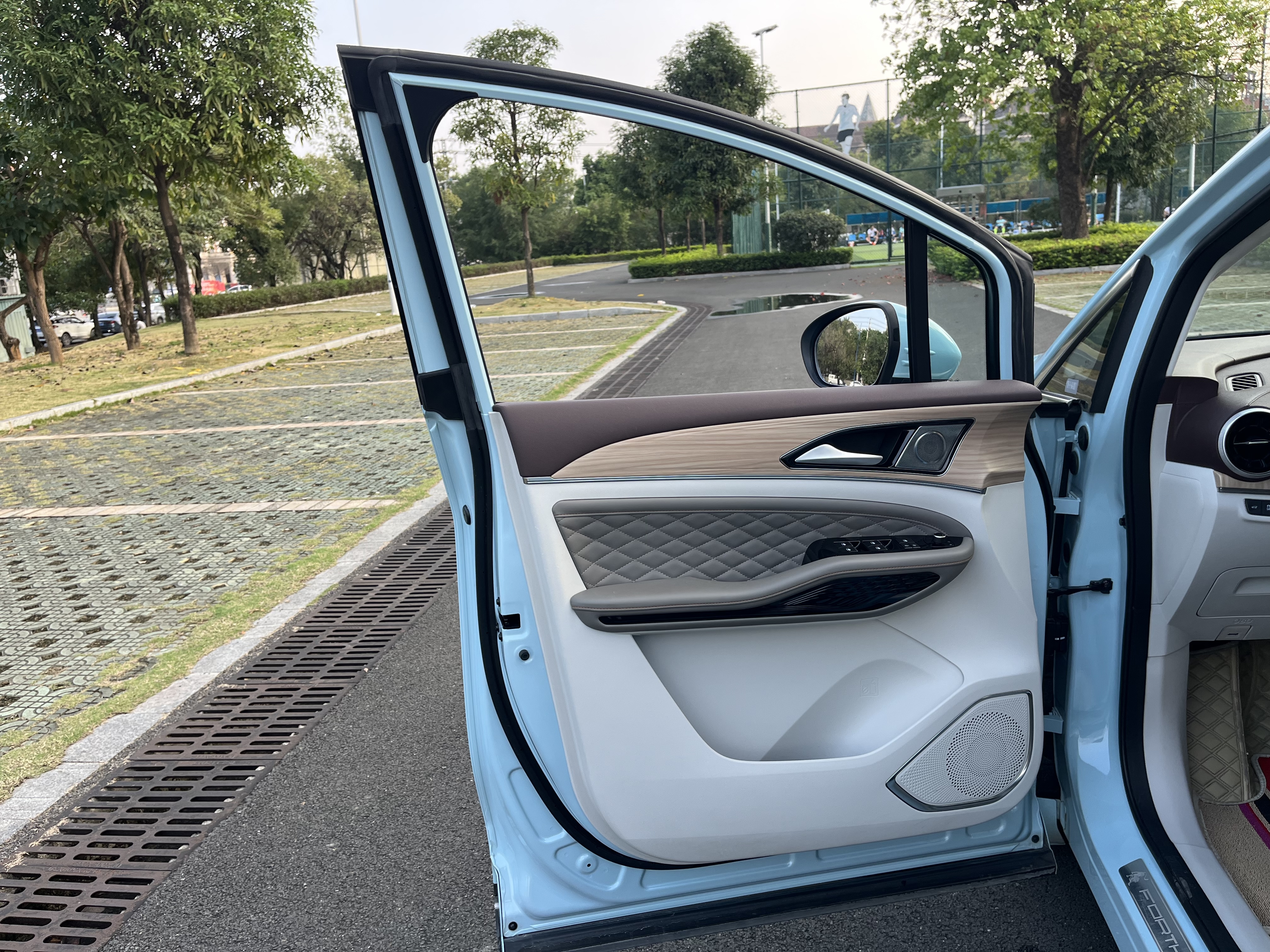 Forthing Yacht 2022 car image #18