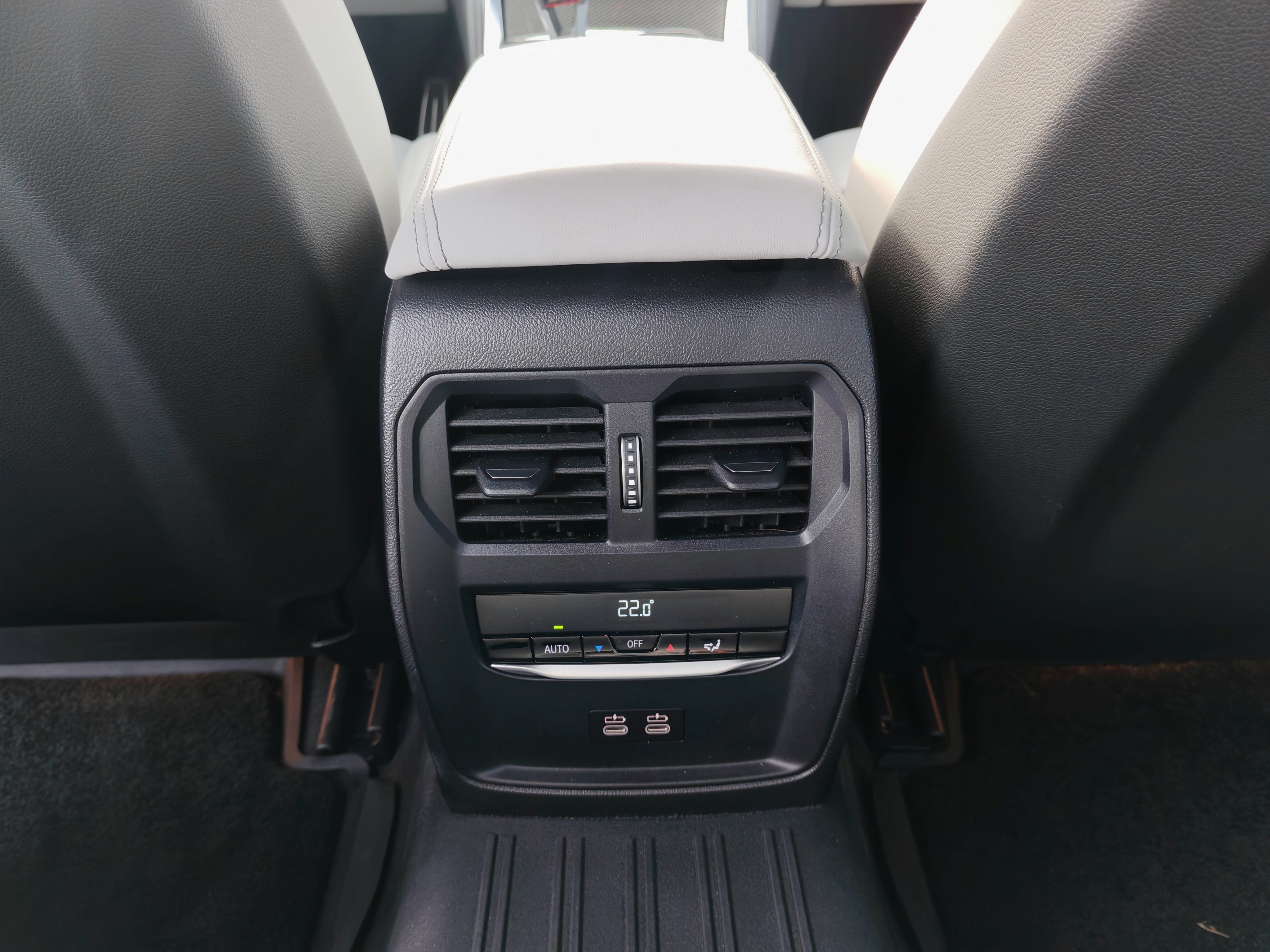 BMW M3 2024 immagine di auto #18