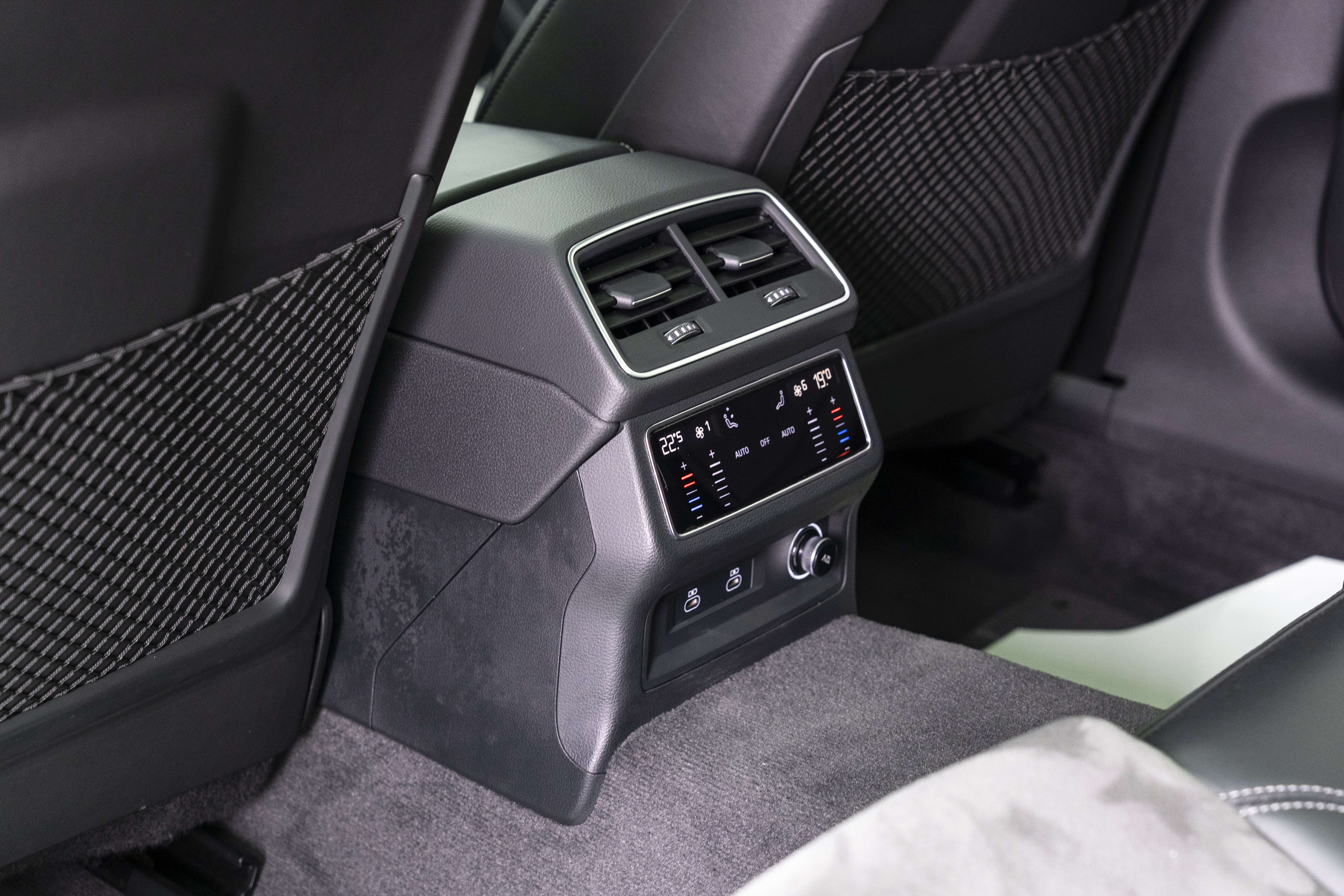 Audi A6L 2023 car image #18