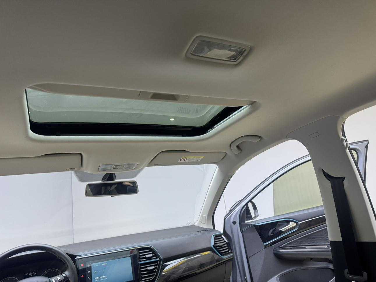 VS5 2023 car image #18