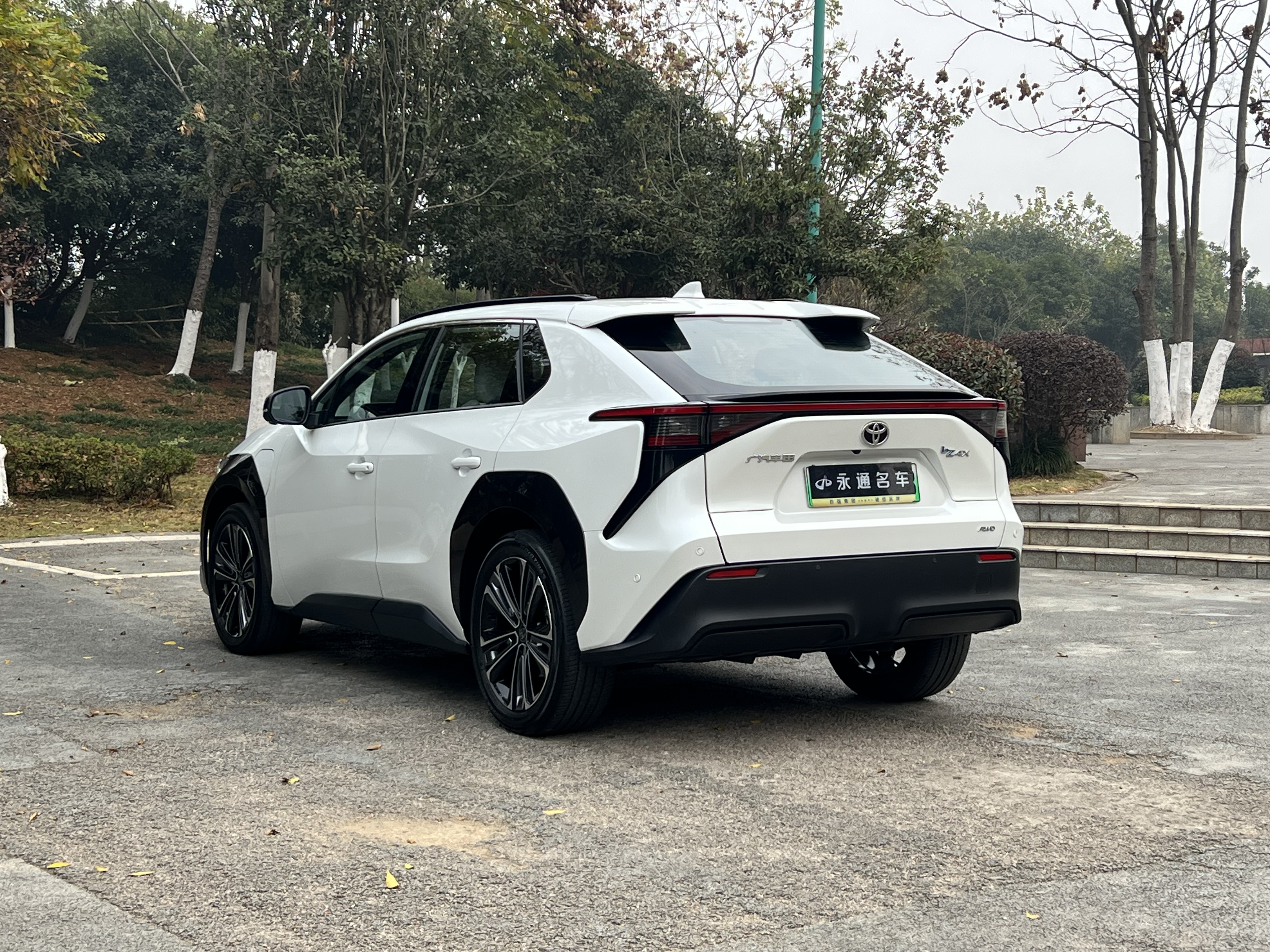 Toyota bZ4X 2022 immagine di auto #18