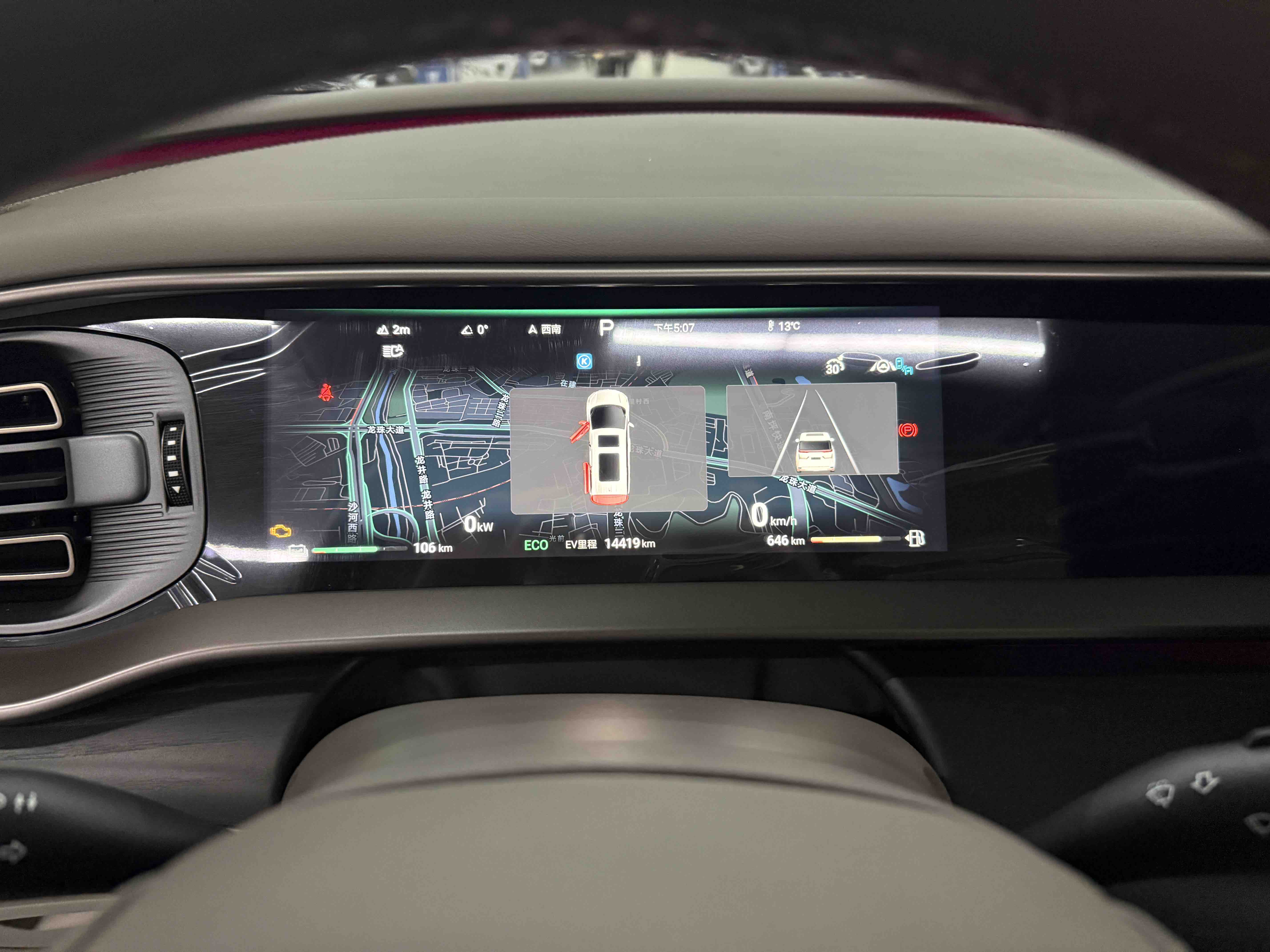 Denza D9 2023 car image #18