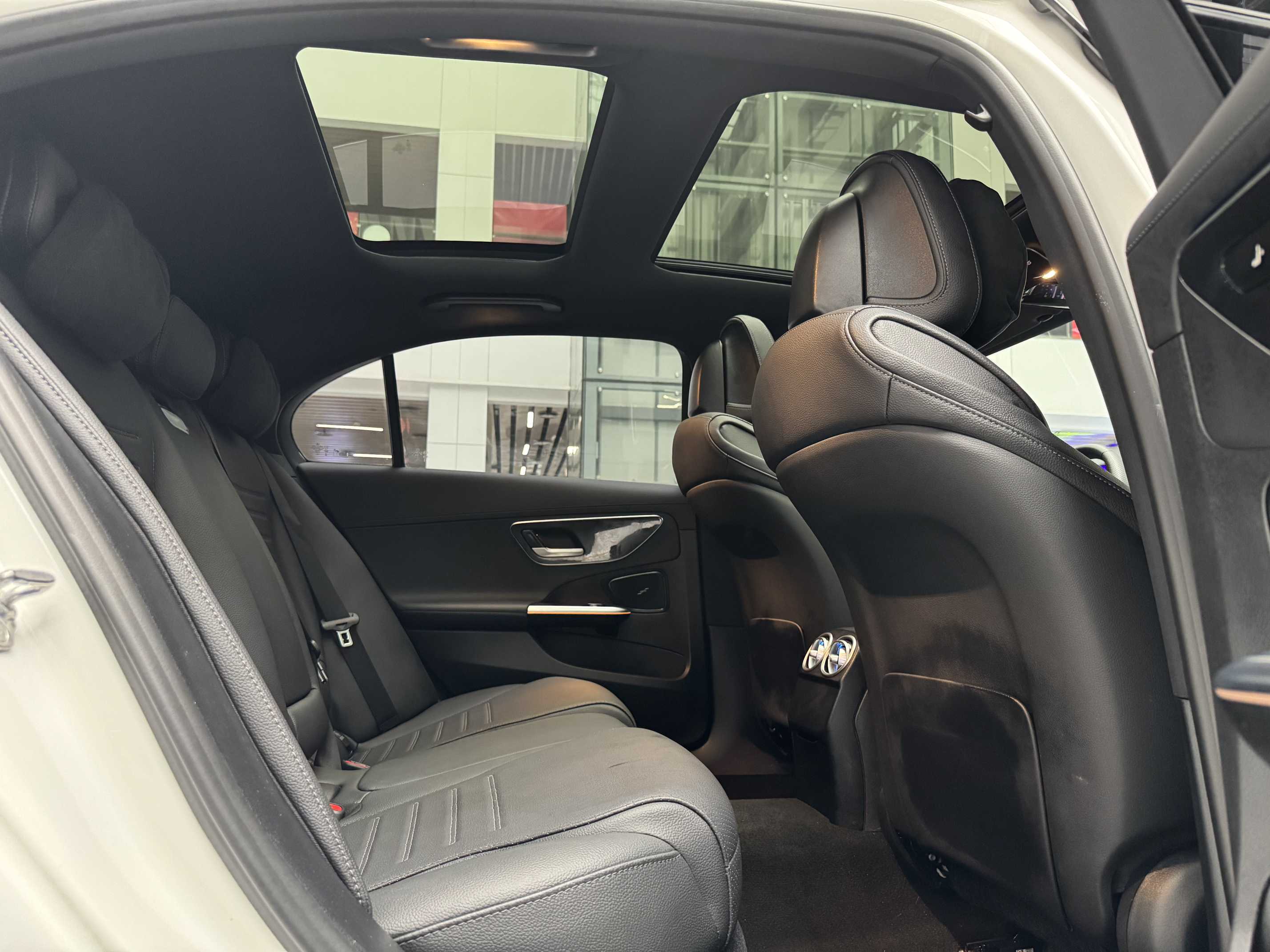 Mercedes-Benz C Class 2024 صورة سيارة #18