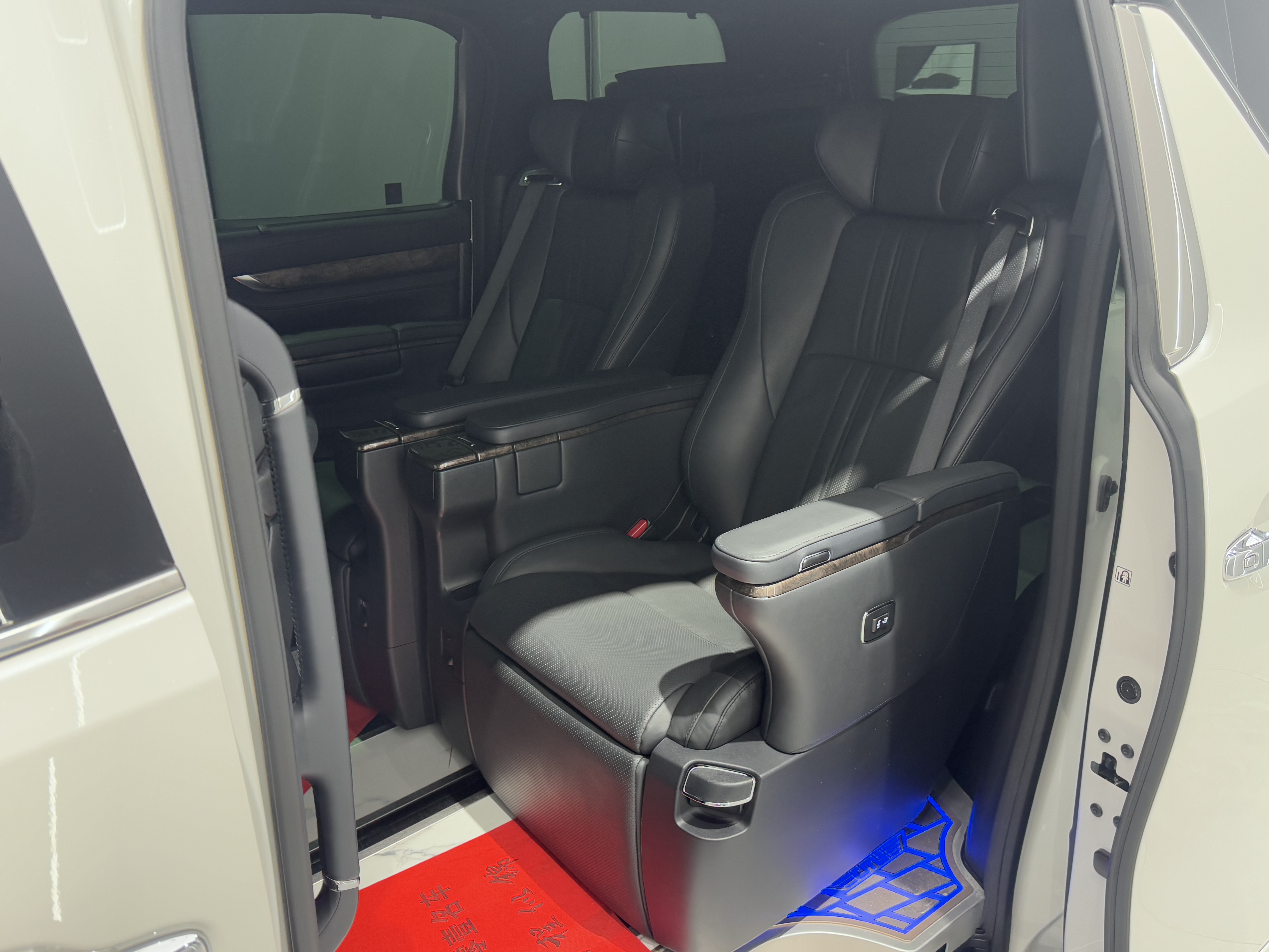 Toyota Vellfire 2023 immagine di auto #18