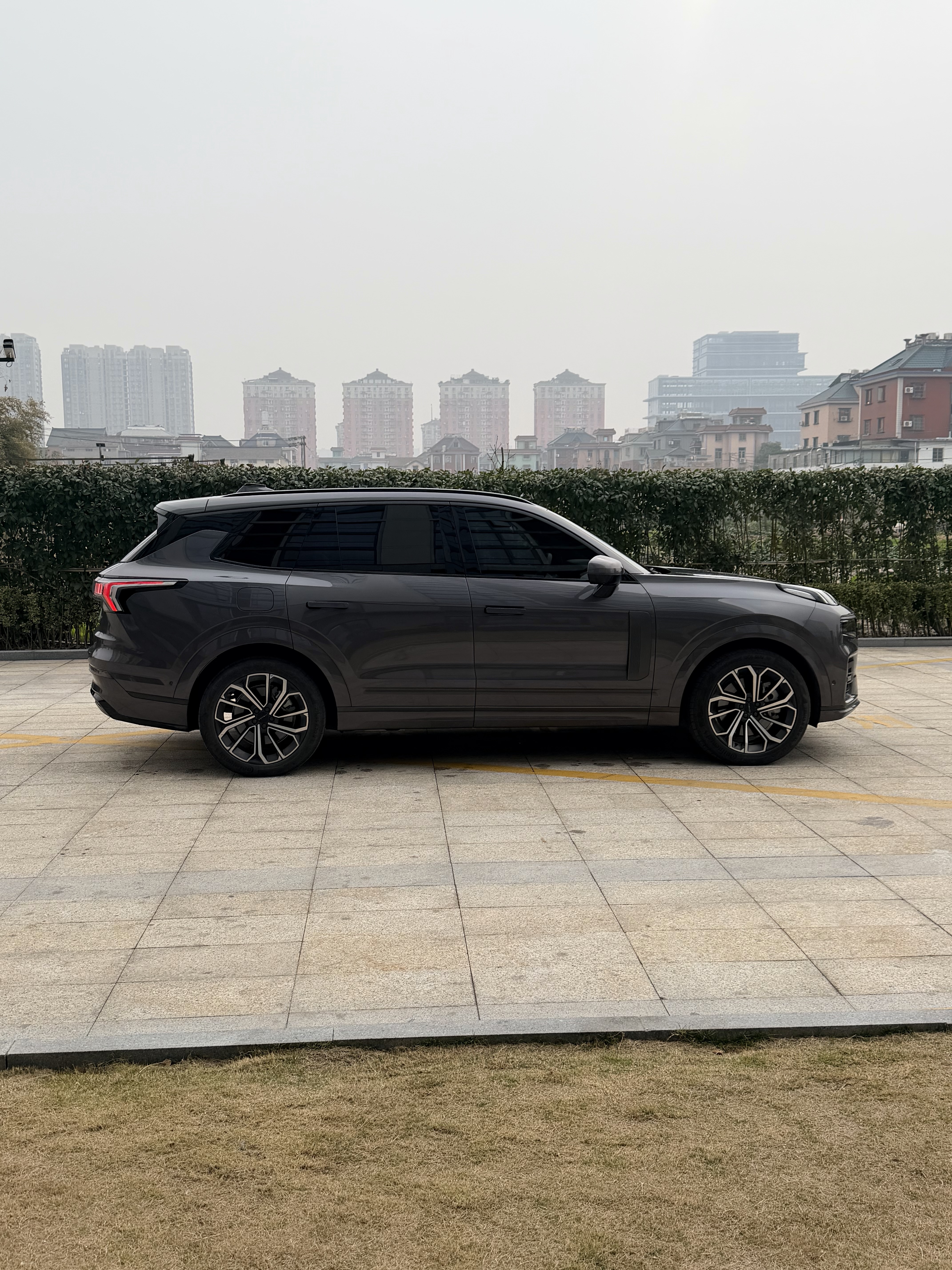 Lynk & Co 09 EM-P 2023 #18 Lynk & Co 09 EM-P 2023 car image #18