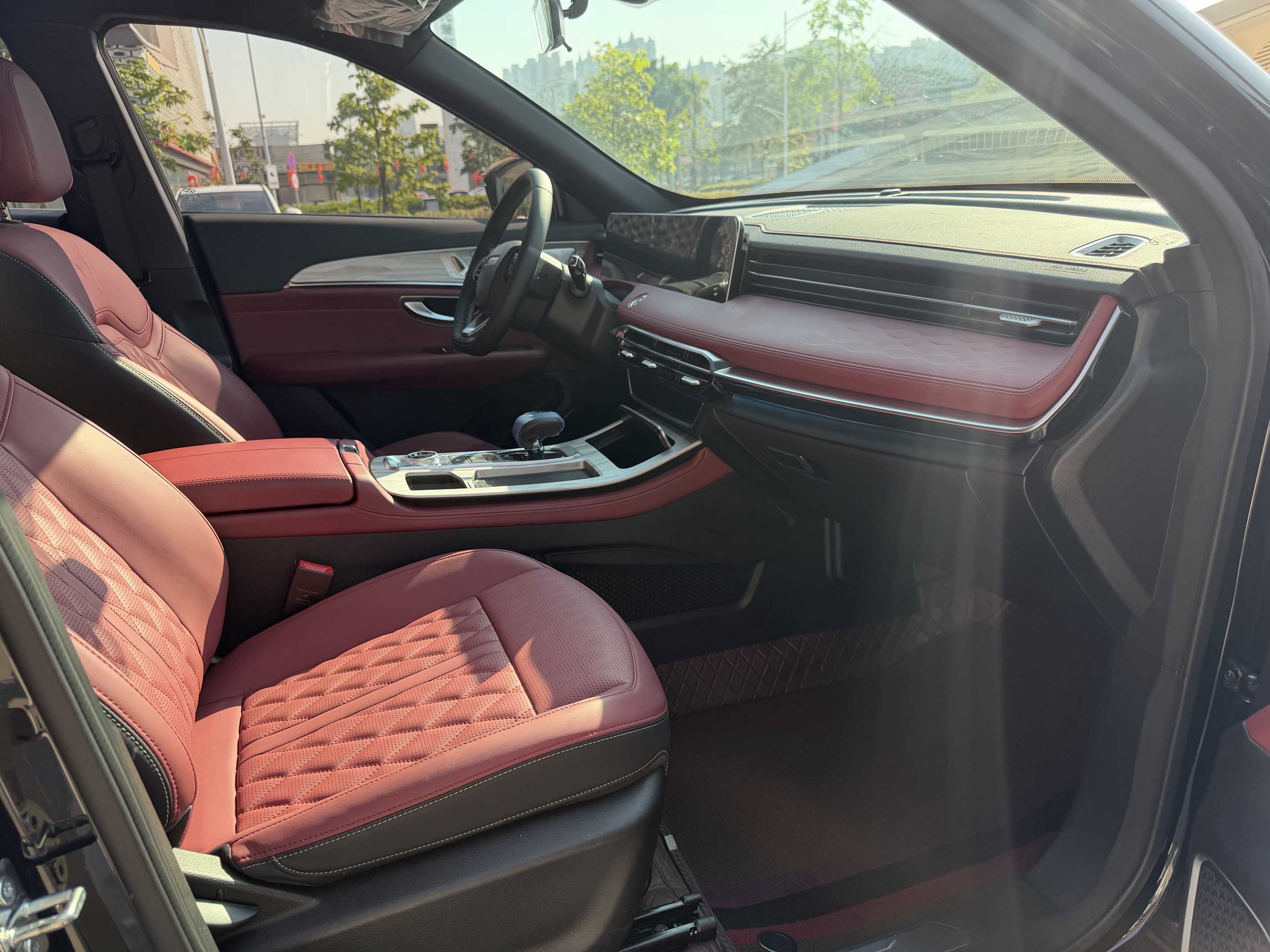 X70 PLUS 2023 car image #18