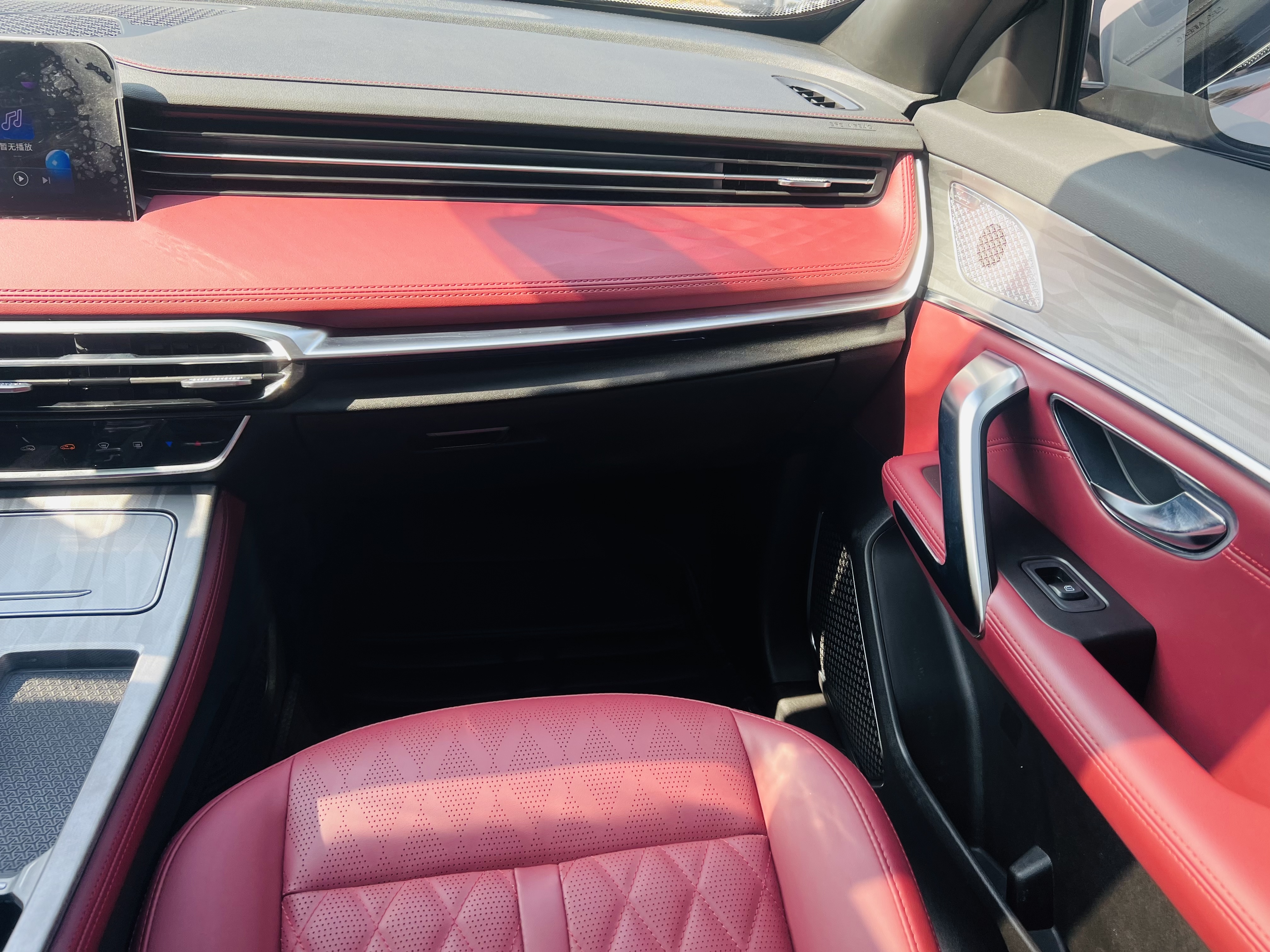 X70 PLUS 2023 car image #18