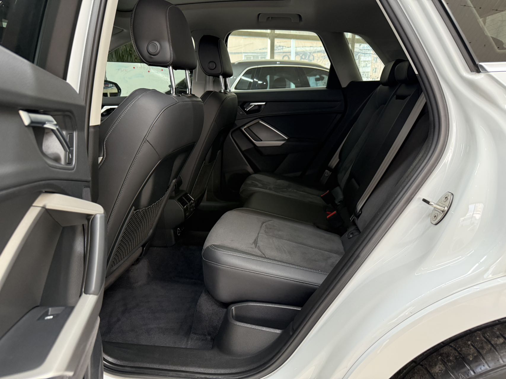 Audi Q3 2023 car image #18