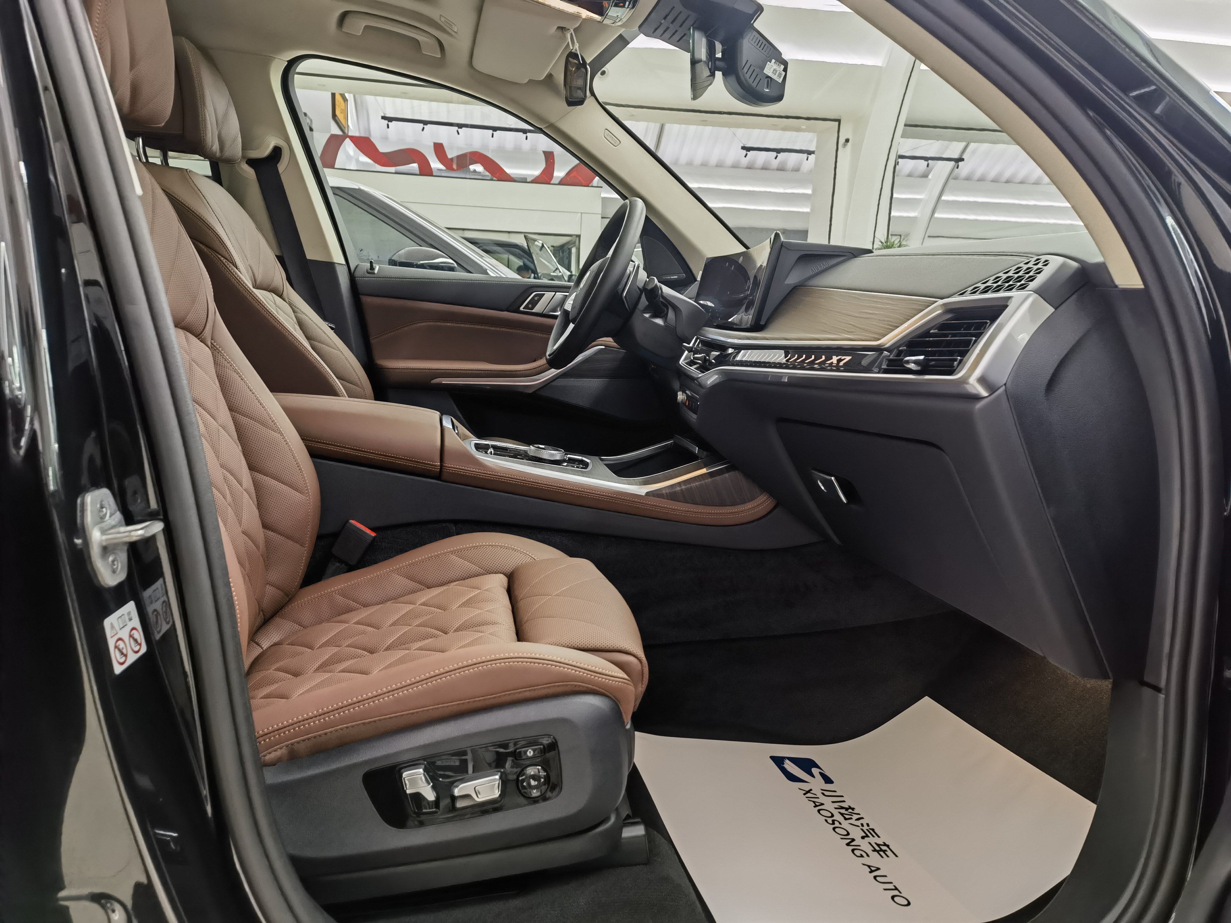 BMW X7 2024 car image #18