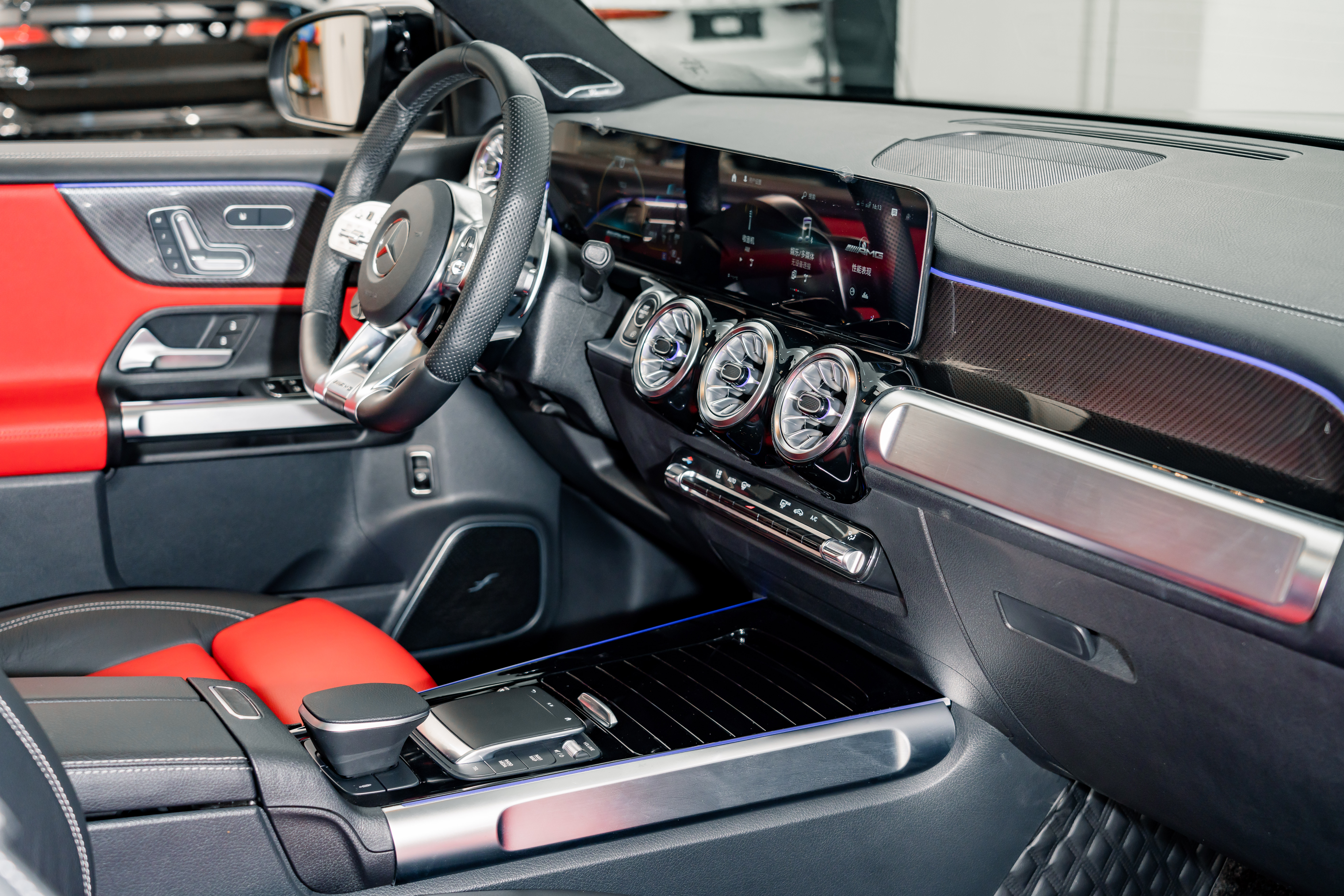 Mercedes-Benz GLB AMG 2023 car image #18