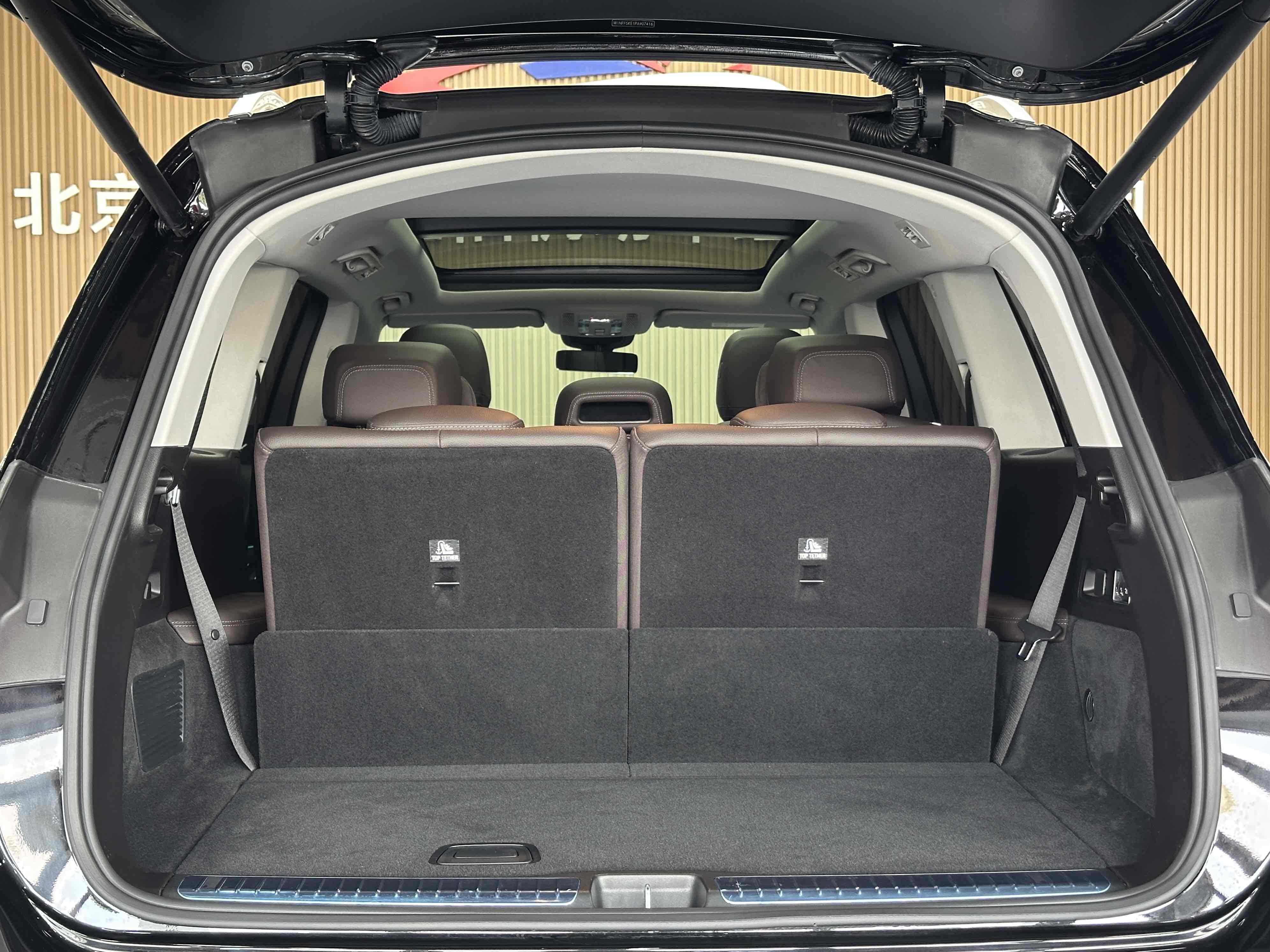 Mercedes-Benz GLS Class 2023 immagine di auto #18